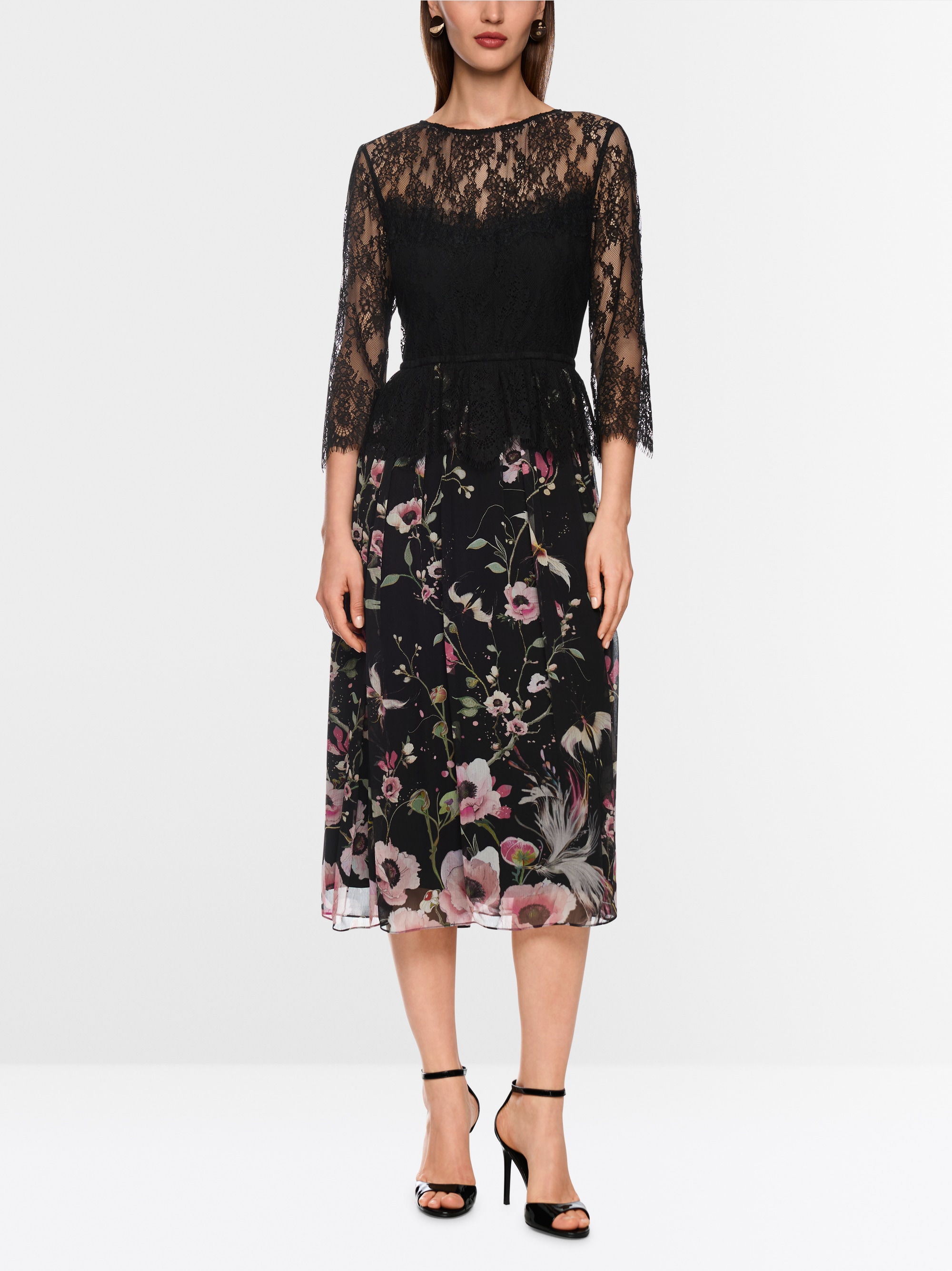 Kleid mit Spitze und Blumenmuster