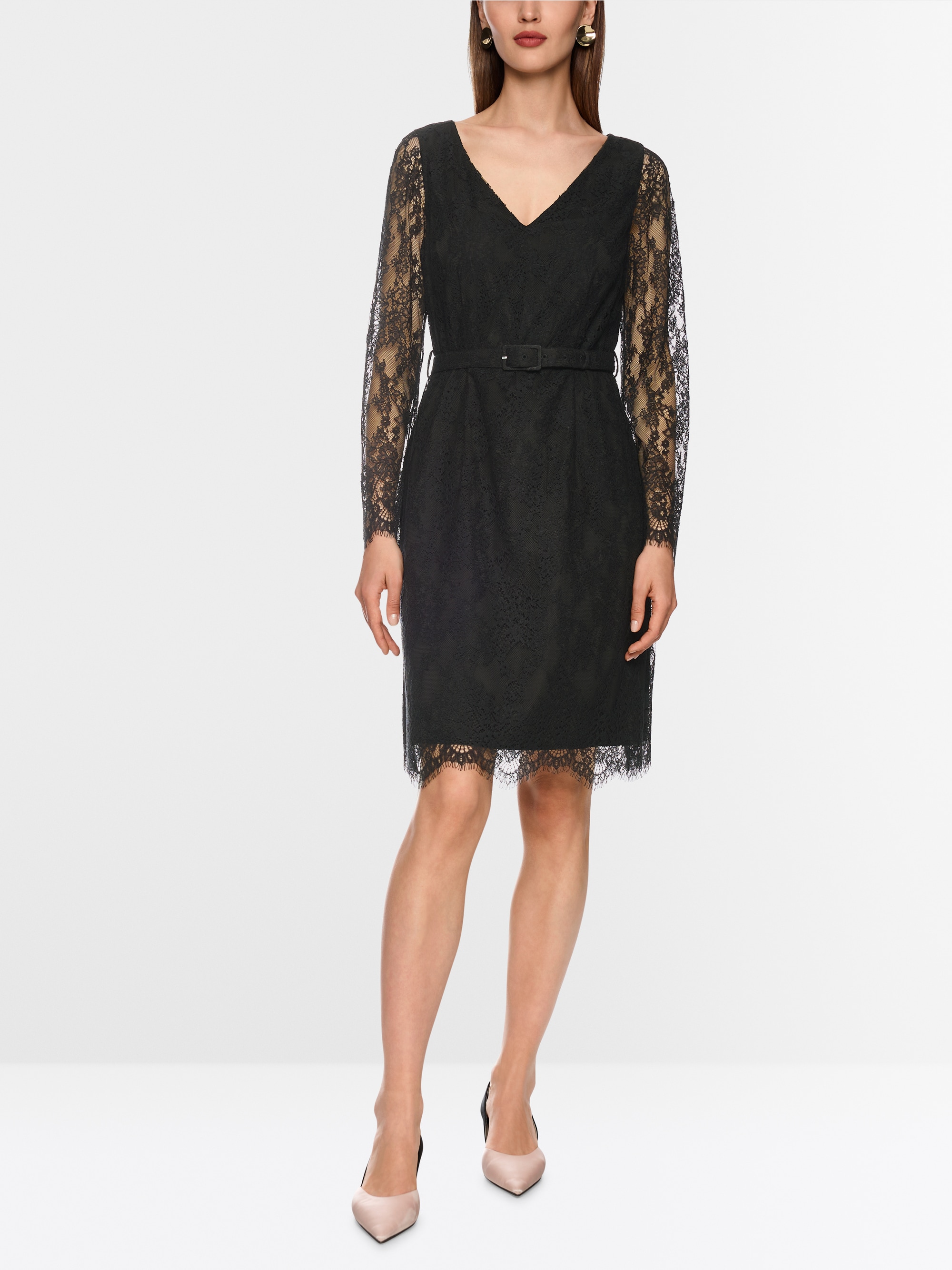 Schickes Spitzenkleid