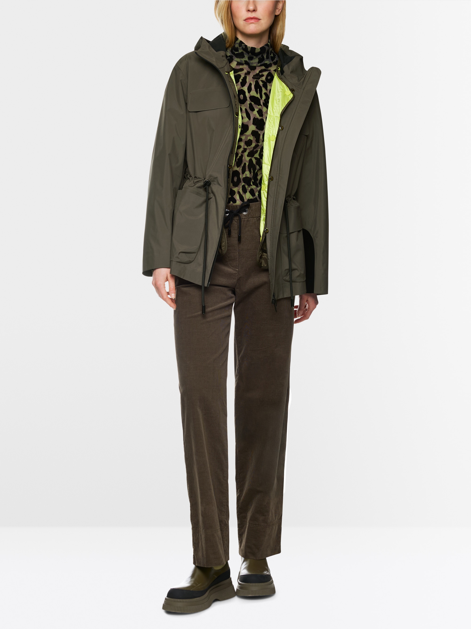 Veste outdoor avec cordon coulissant