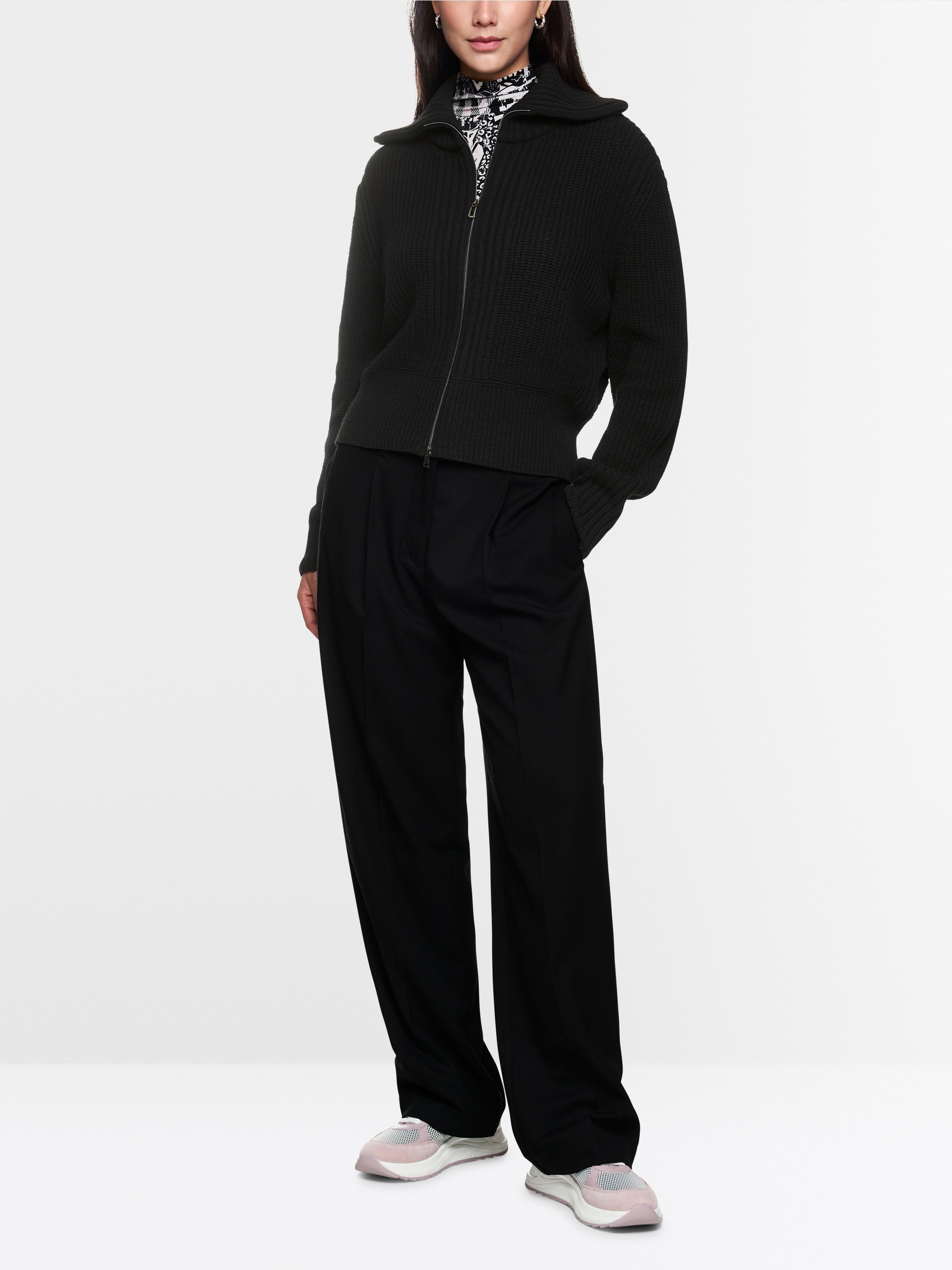 Knitted in Germany Cardigan mit Kragen