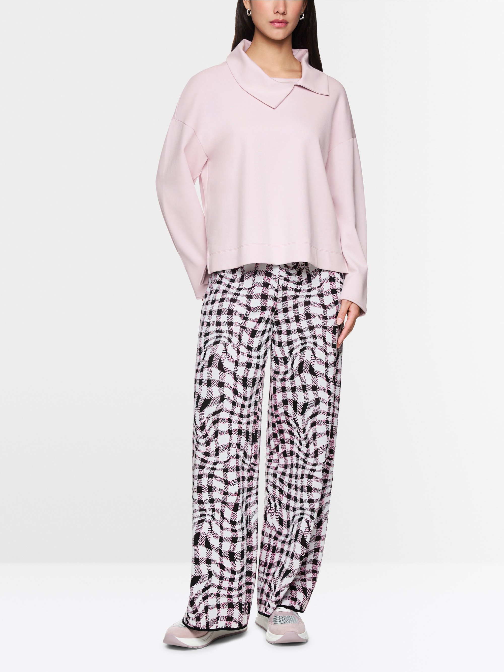 Sweatshirt with asymmetrical collar