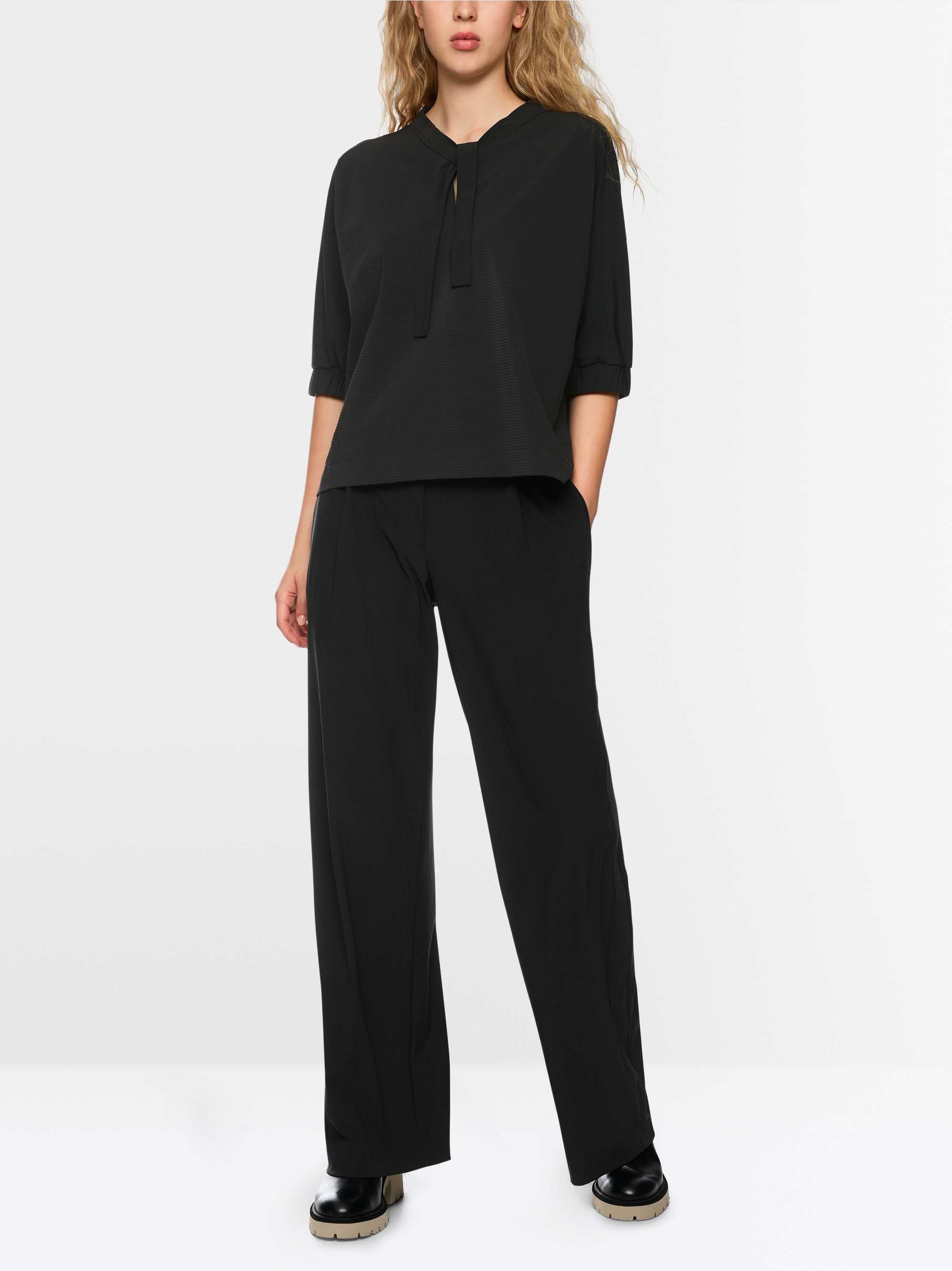 Shirt met strik ”Rethink Together”