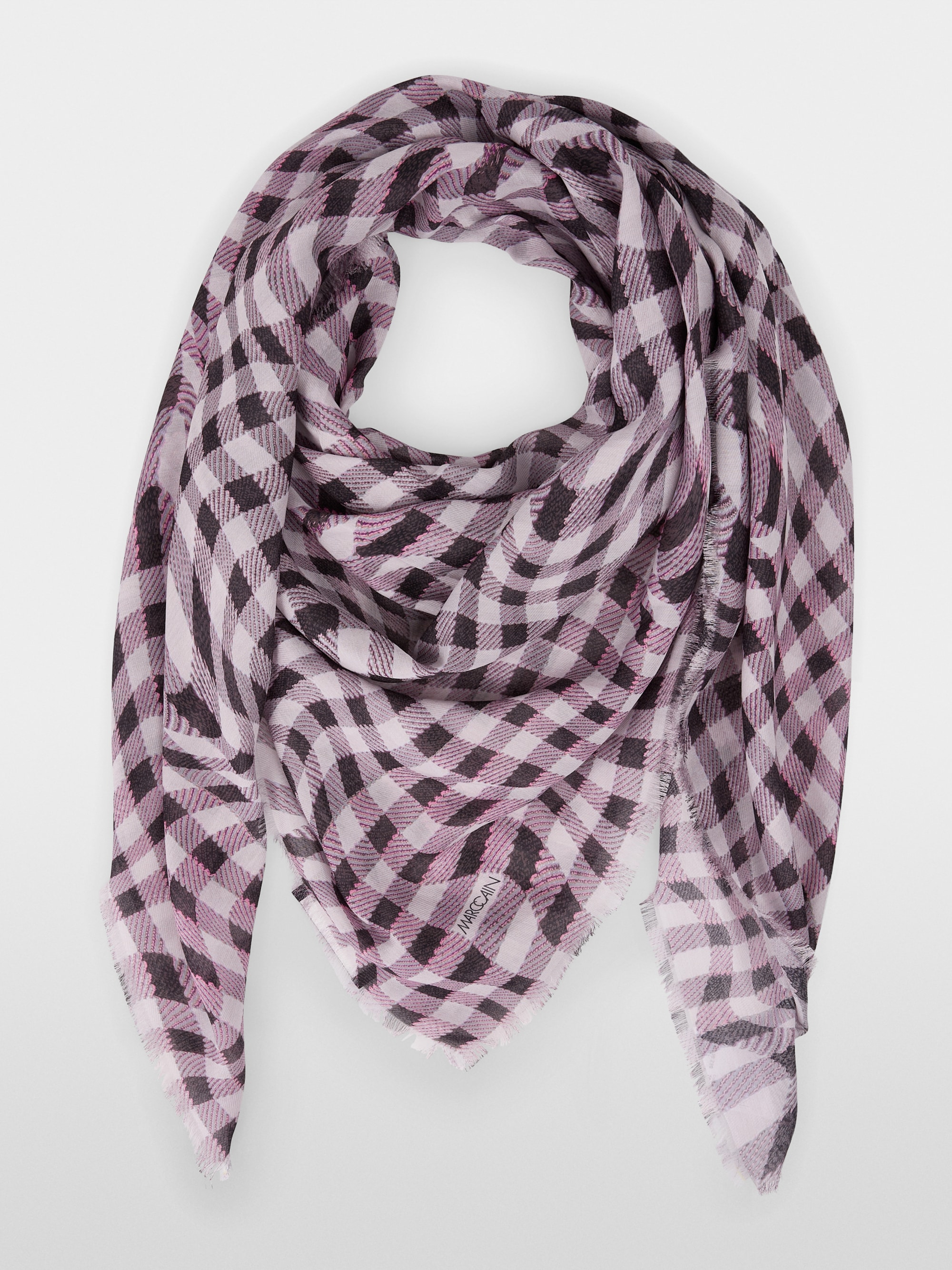 Scarf with checked pattern