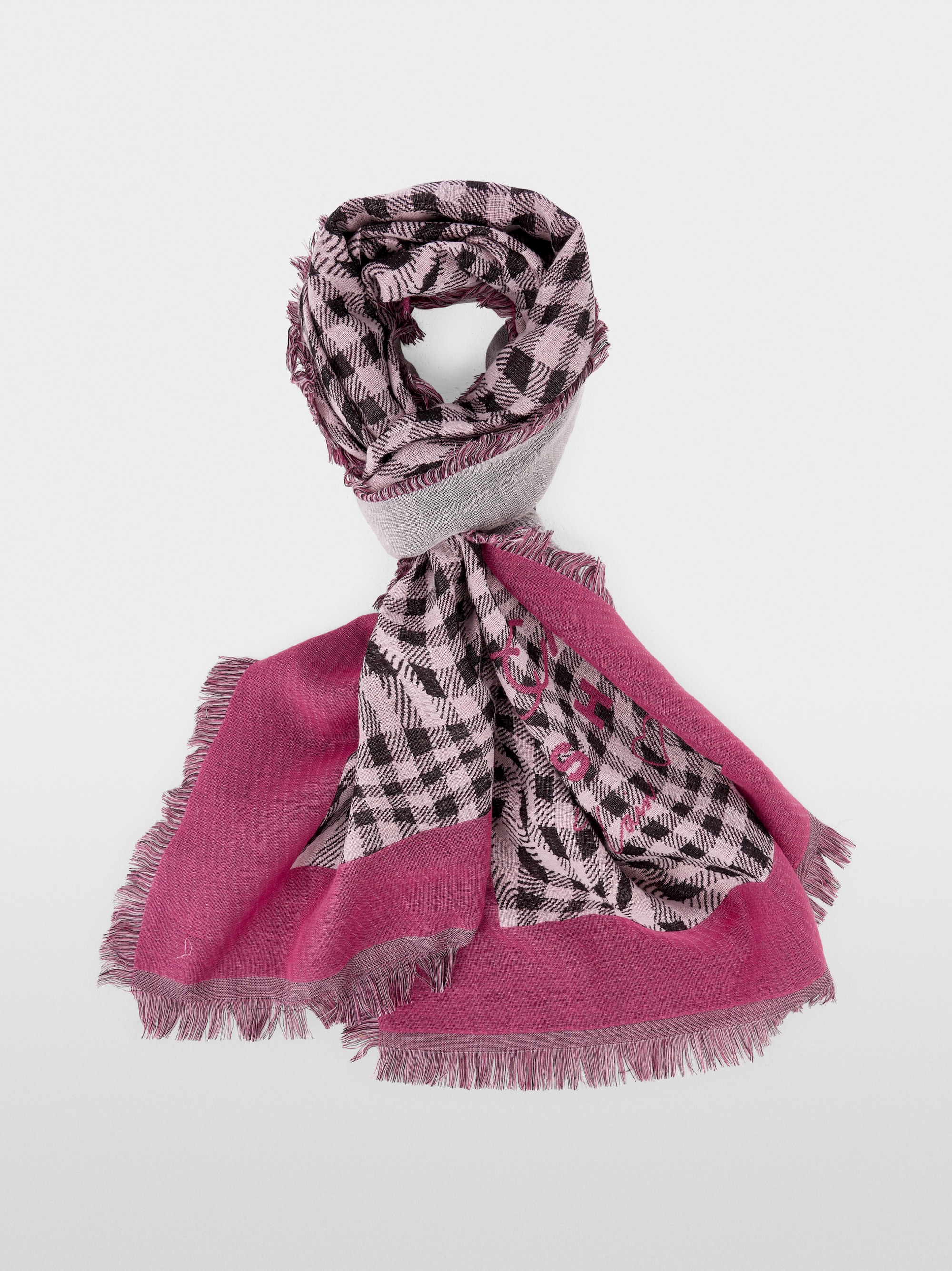 Lightweight scarf with checked pattern