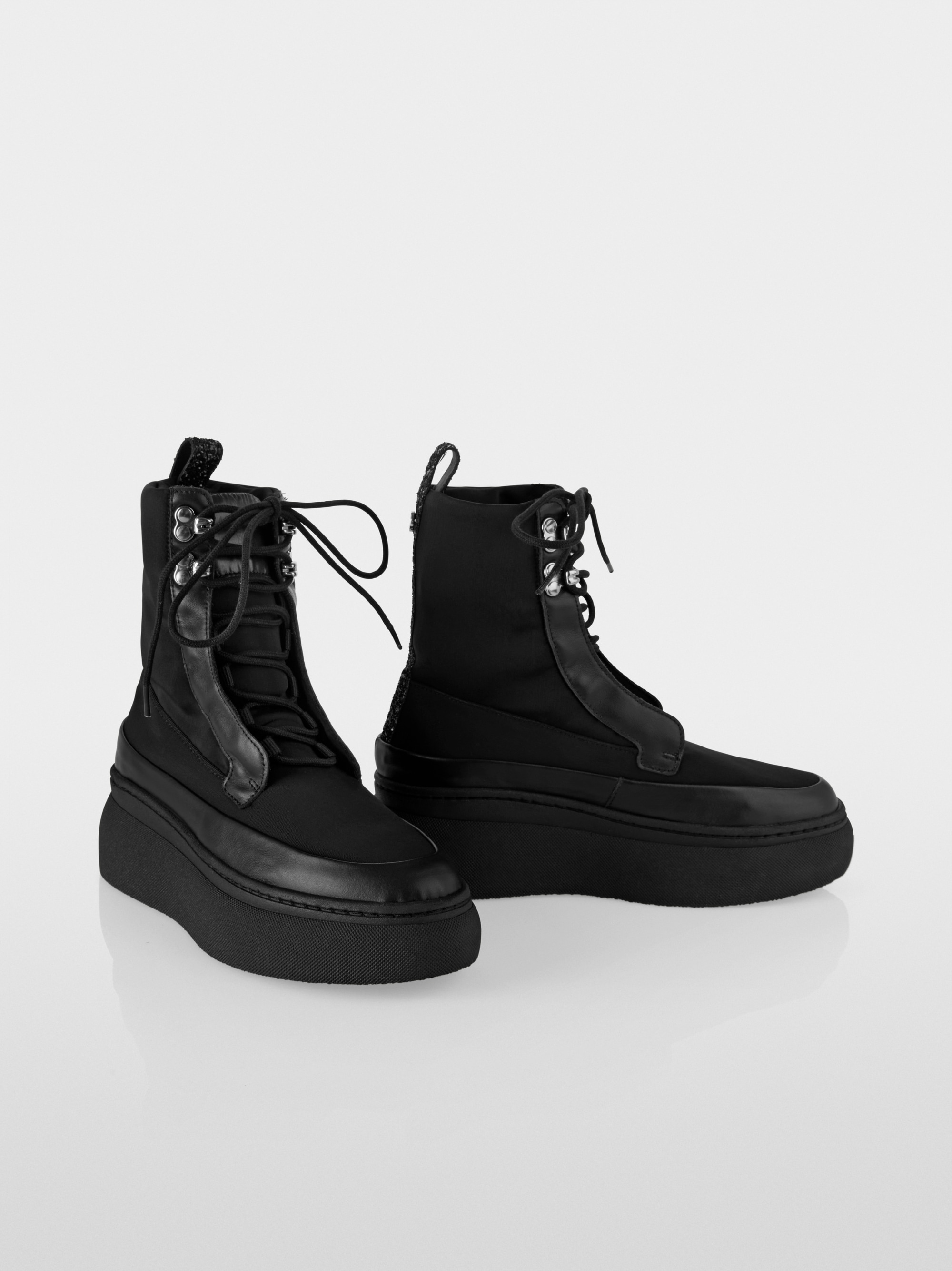 Bottines à lacets avec semelle compensée