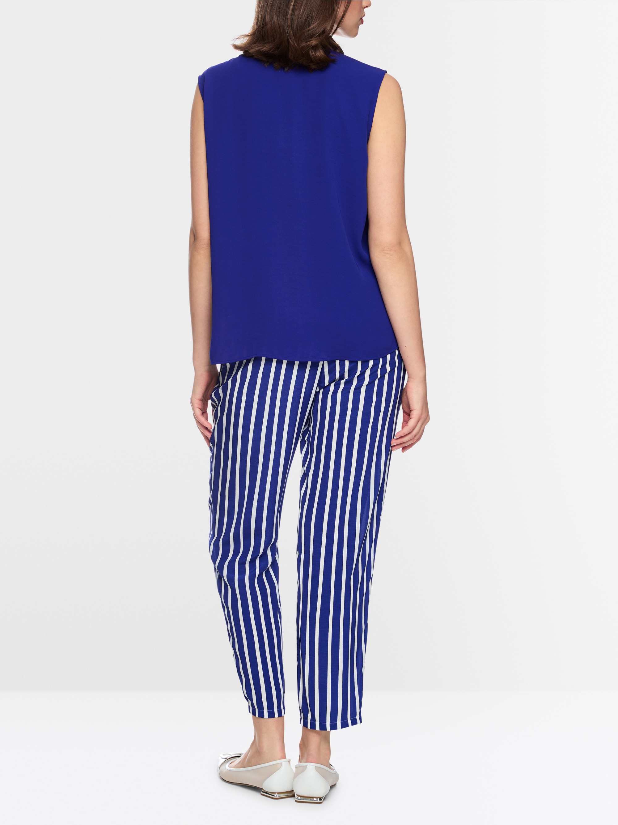 Vibrant top with pleating