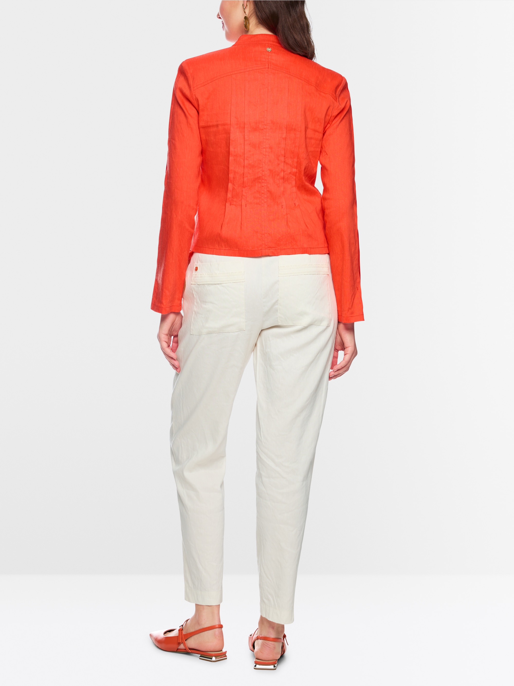 Feminine jacket with pintuck details