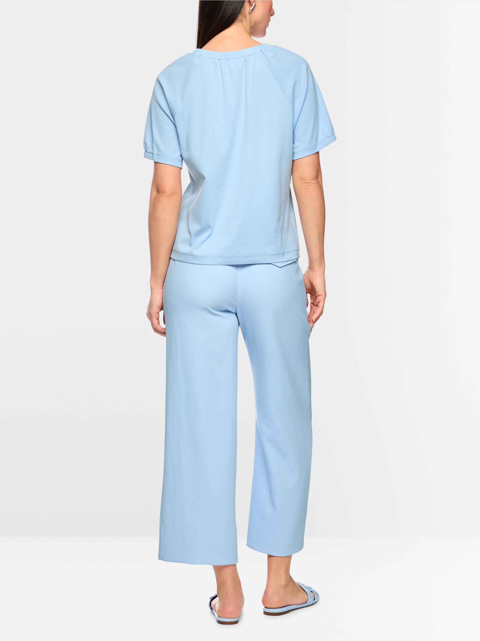 Plain short-sleeve shirt with gathering