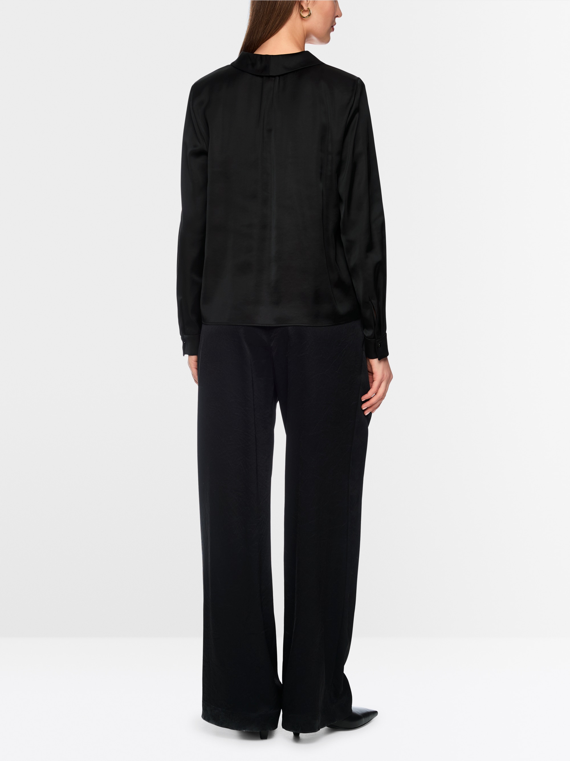 Blouse with lapel collar