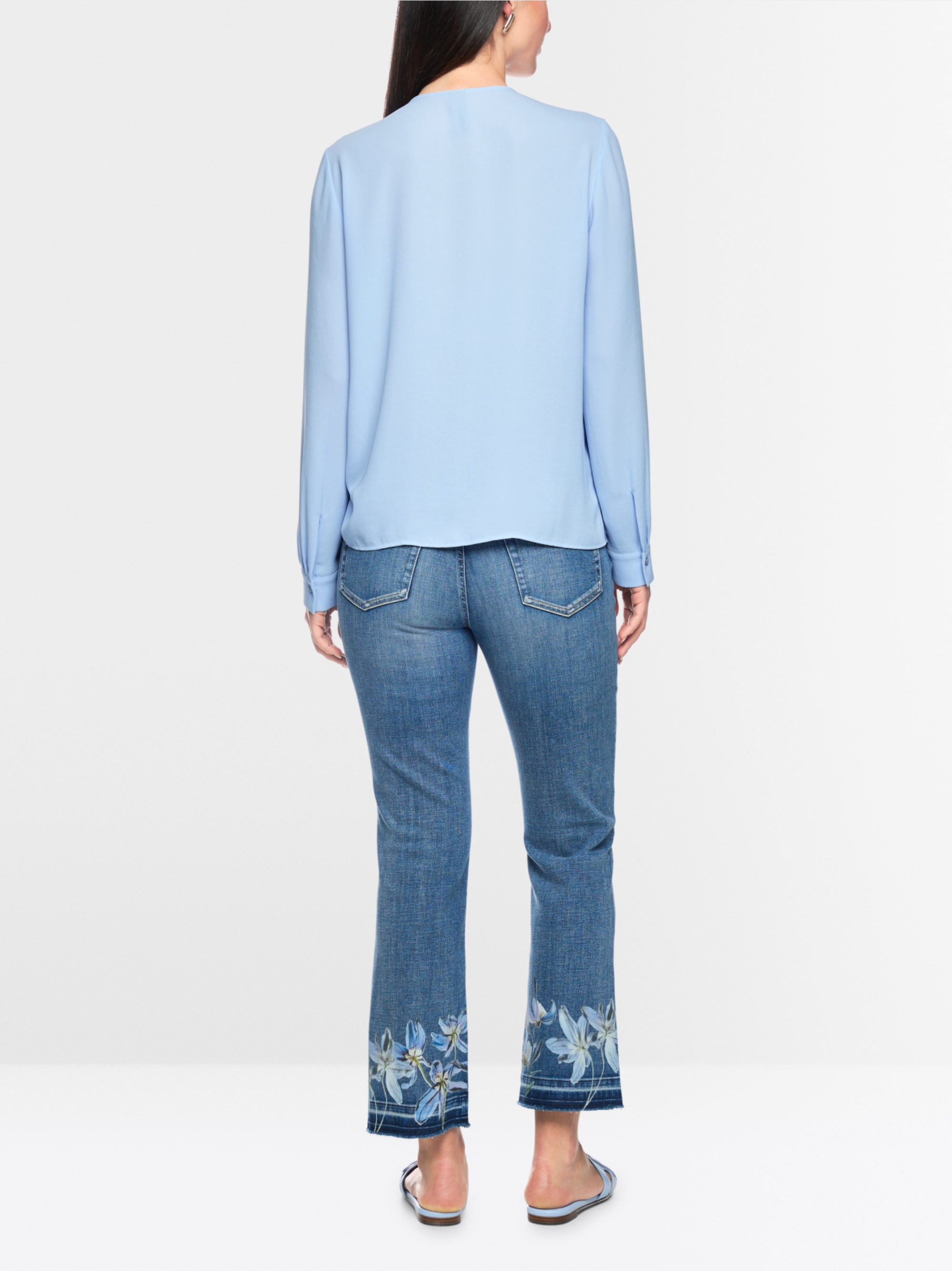 Casual blouse with concealed buttoning