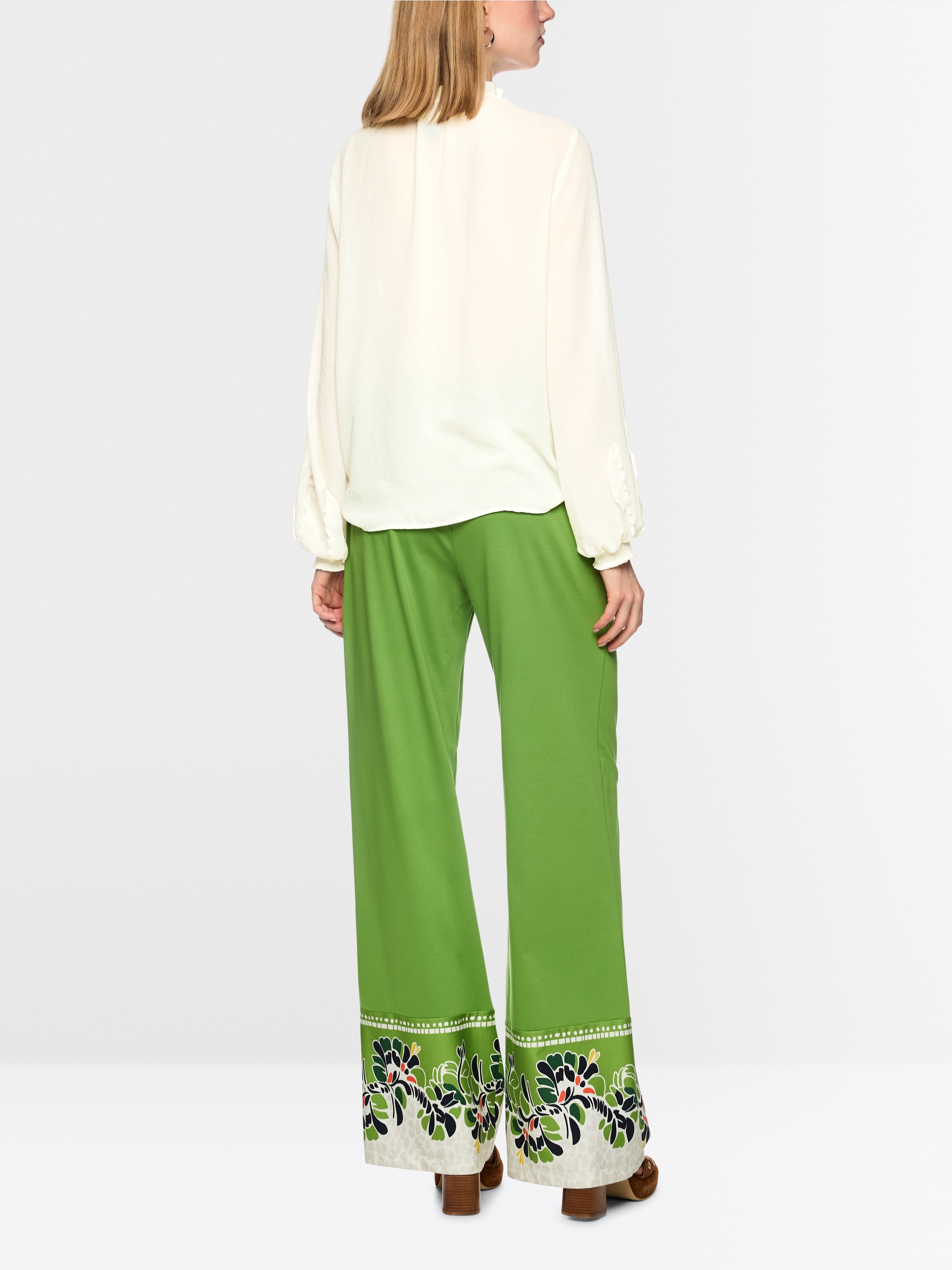 Feminine blouse with ruffle