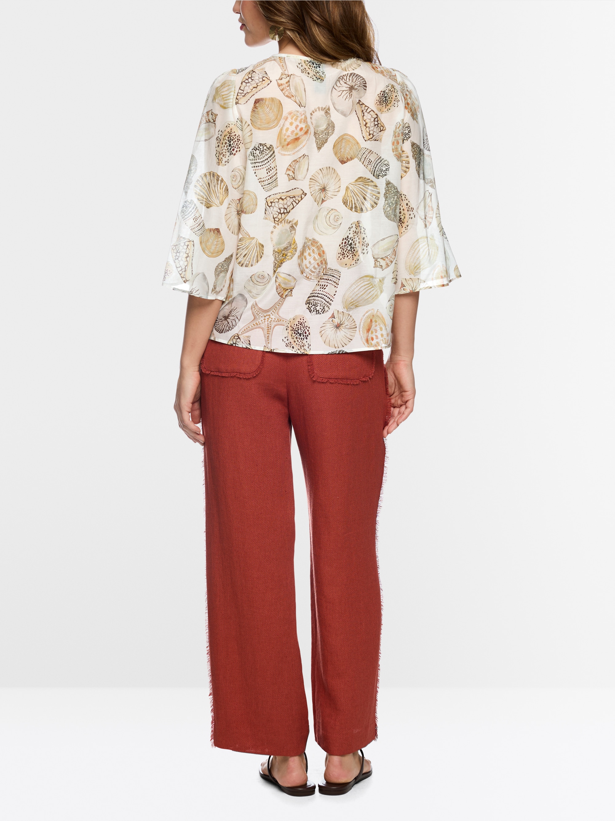 Delicate blouse with shell print