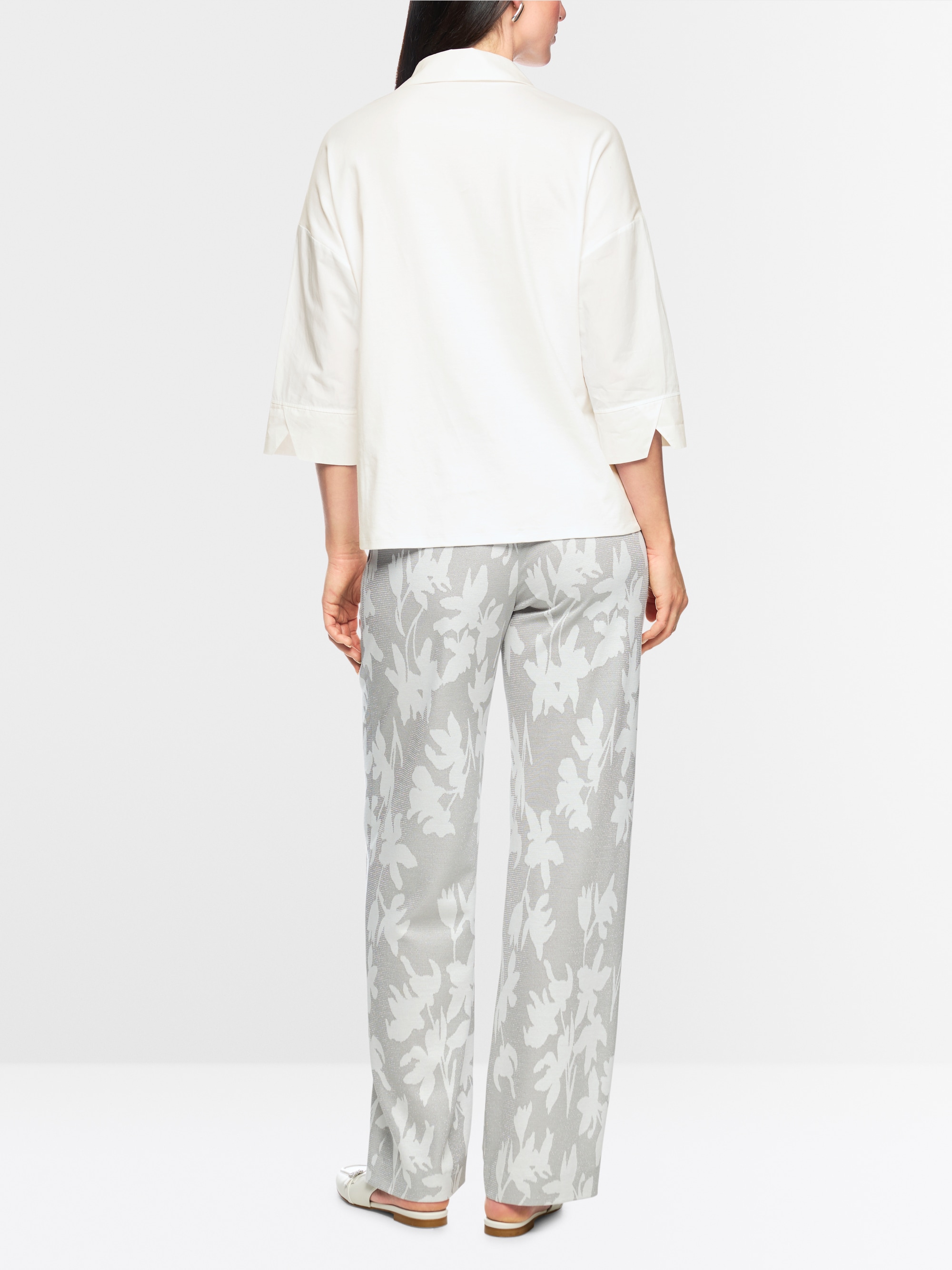 Blouse avec broderies florales