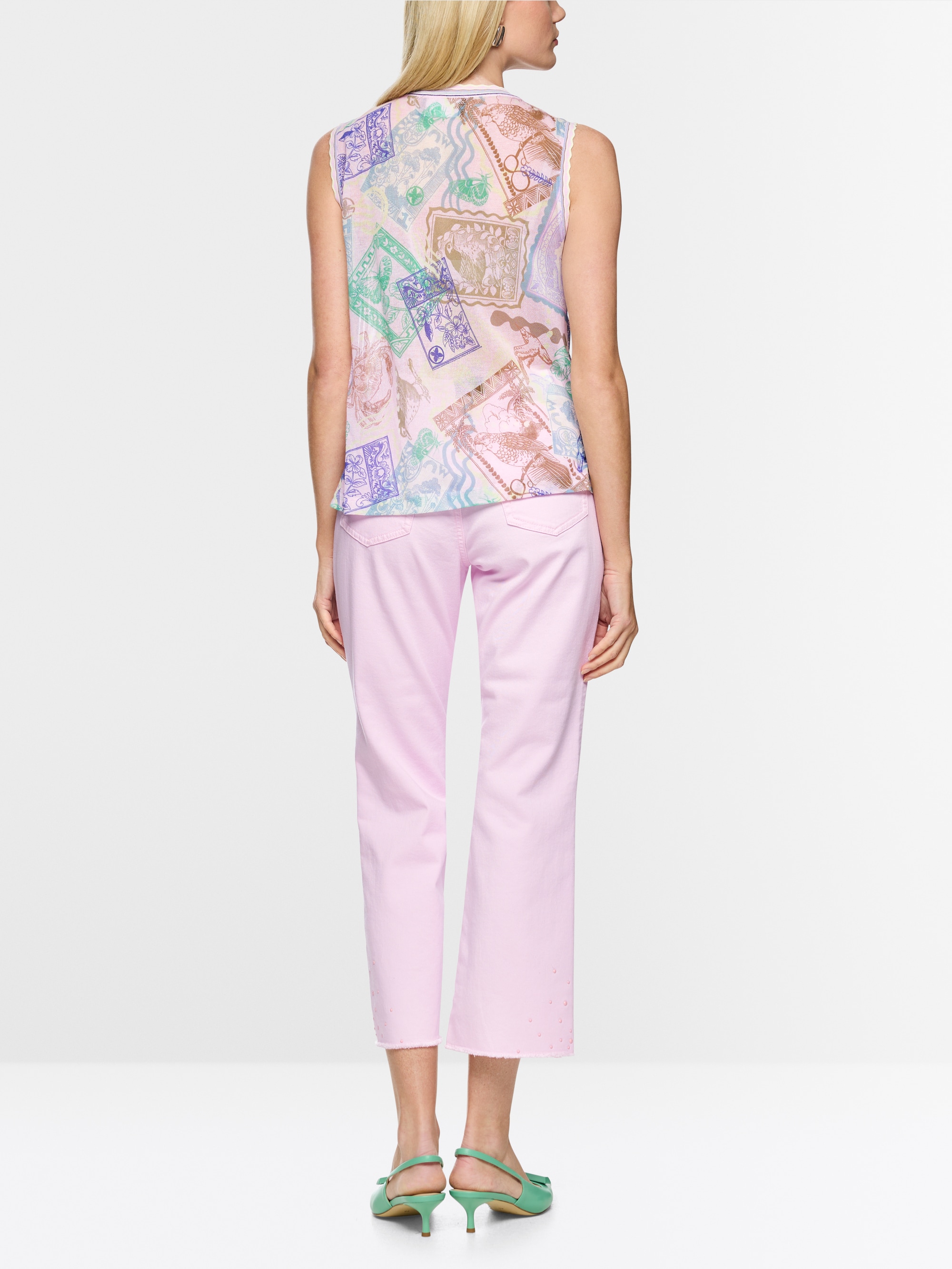 Sleeveless knitted top with stamp print