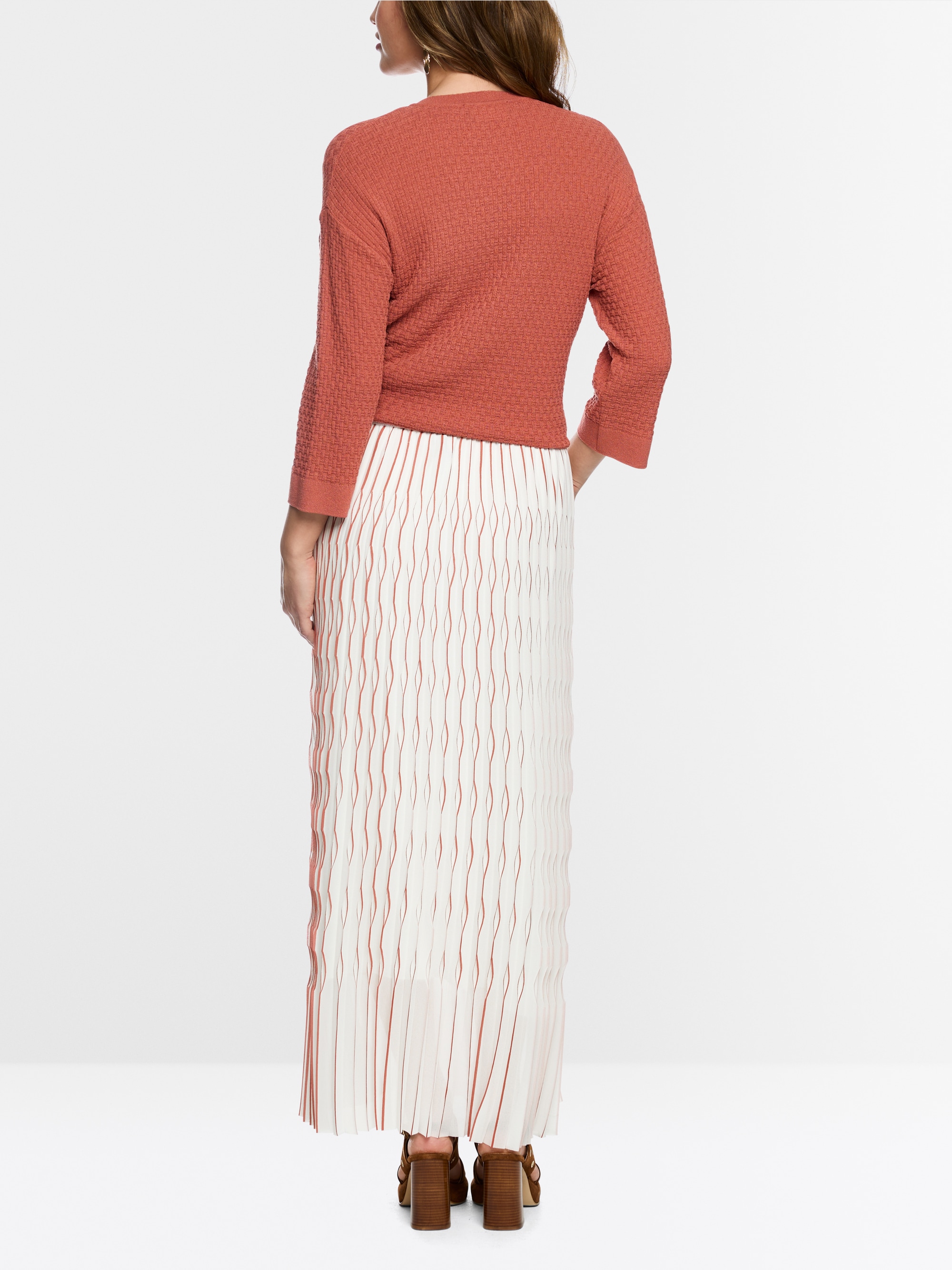 Maxi skirt with pleats