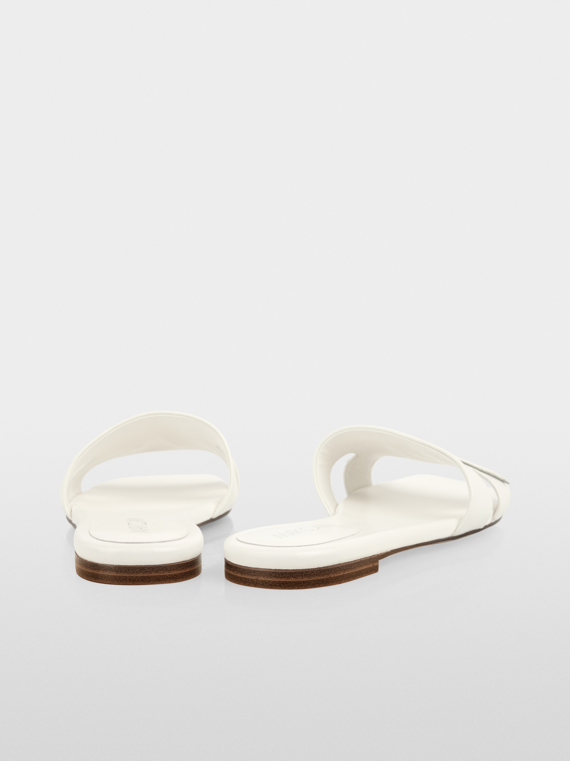 Sandales plates avec lanières décoratives