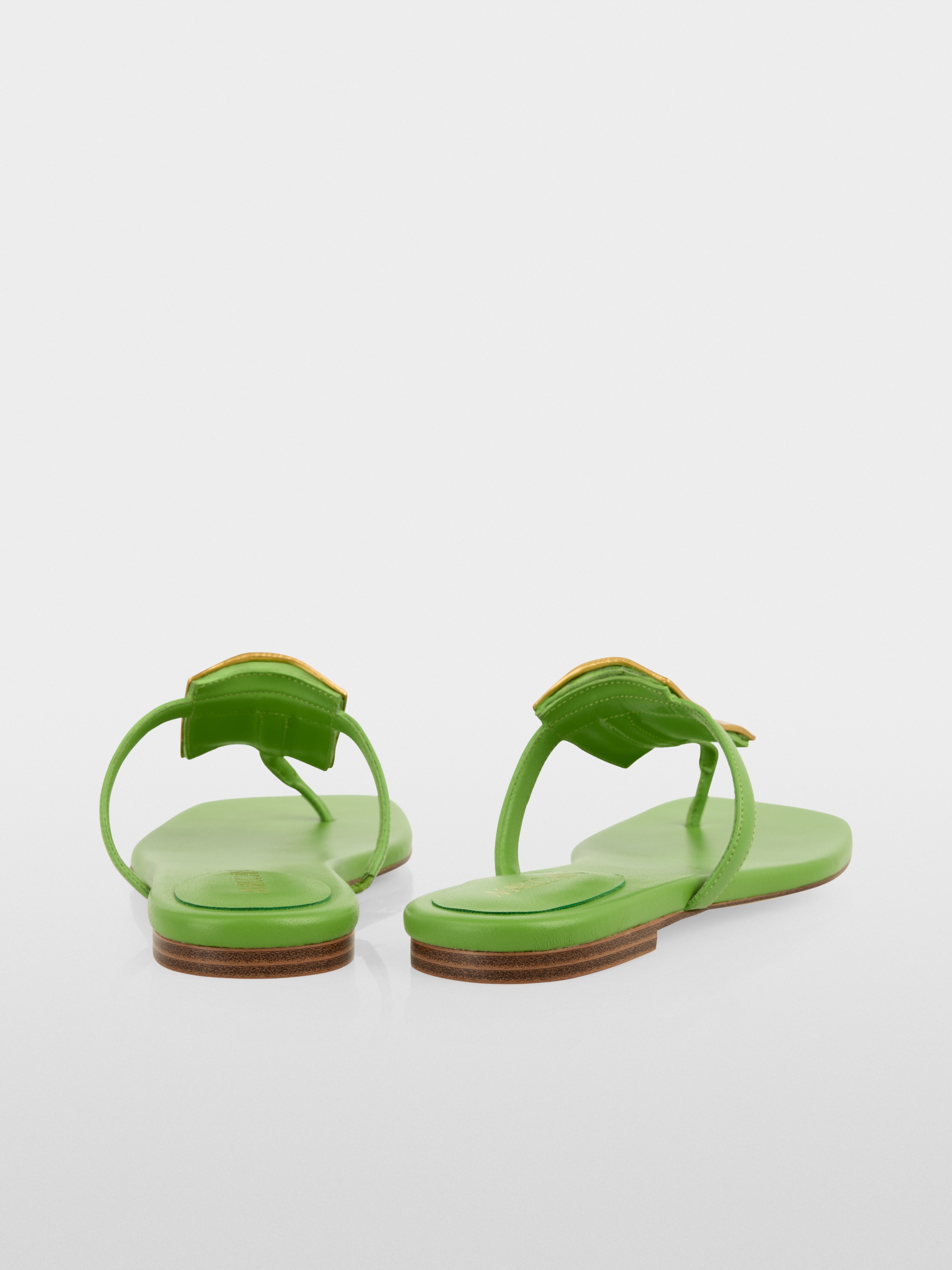 Leather toe thongs with decoration