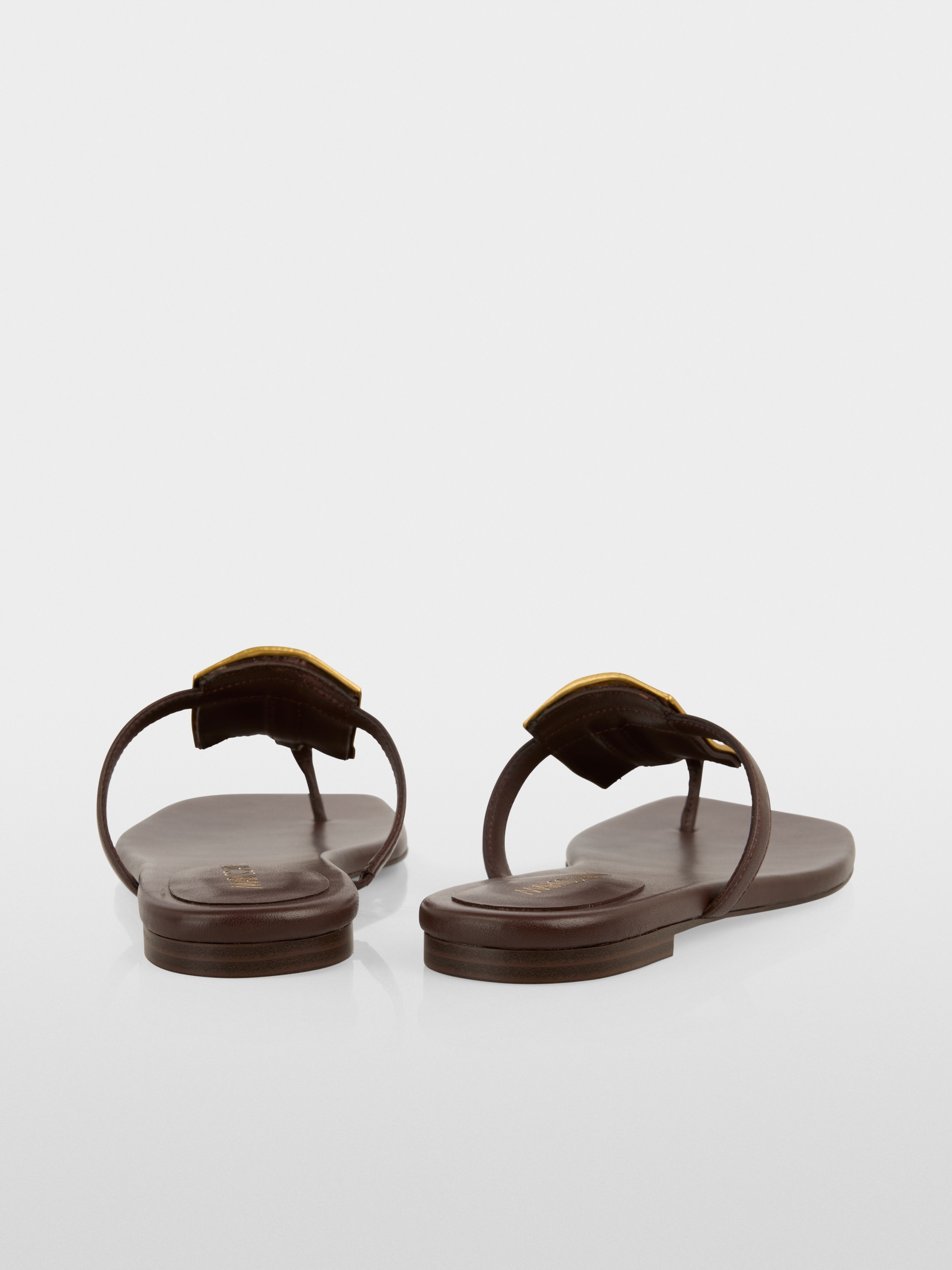 Leather toe thongs with decoration