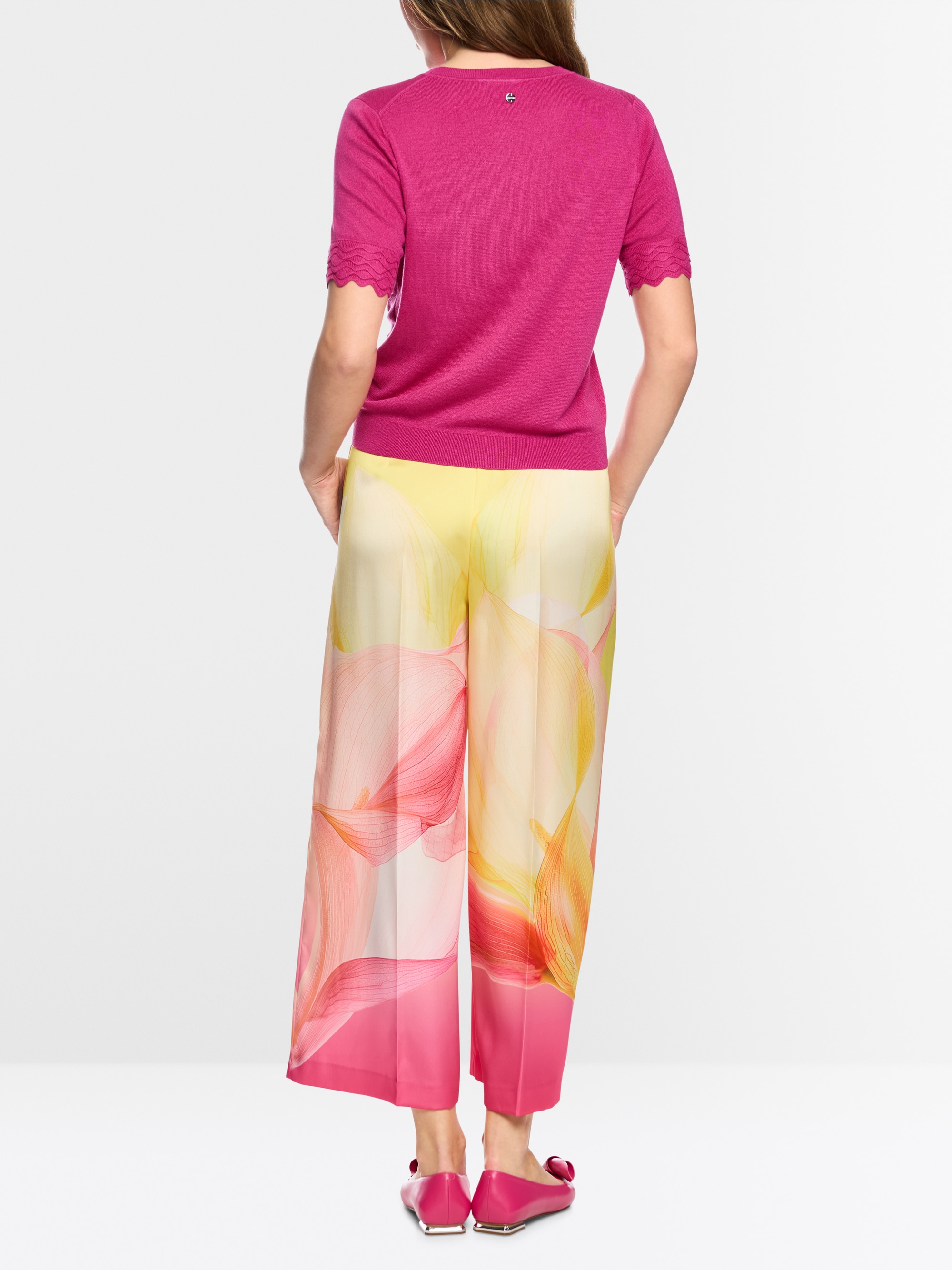 Short-sleeved fine-knit sweater