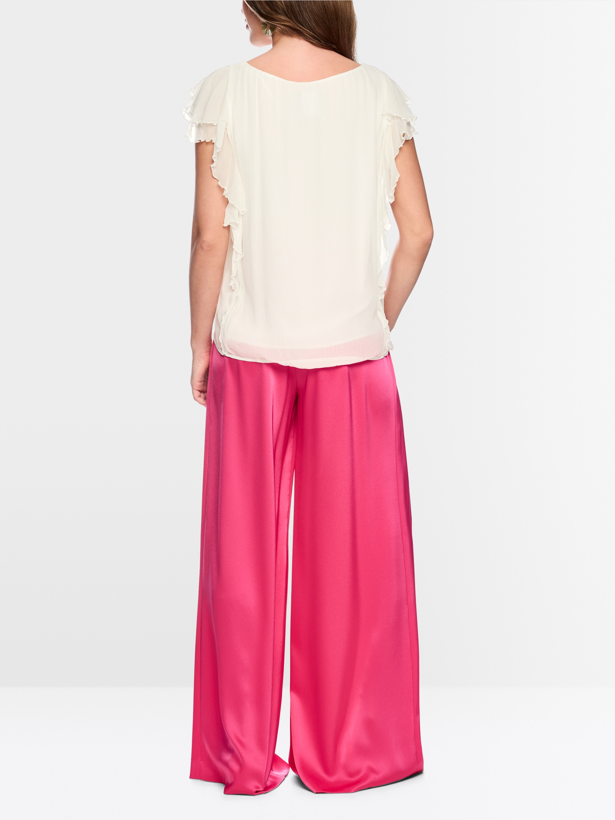 Delicate blouse with ruffles