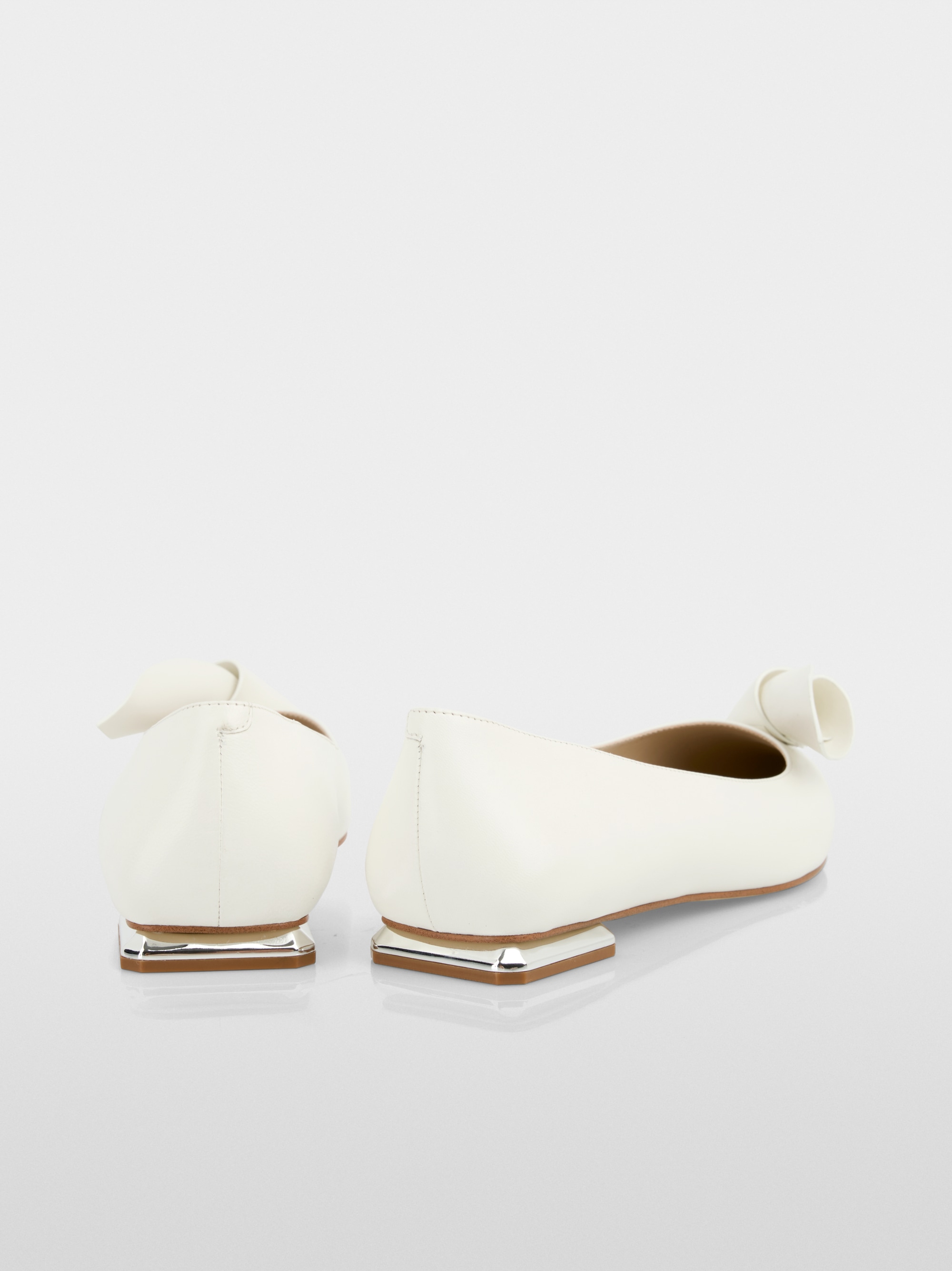 Leather flat ballerinas with calla lily