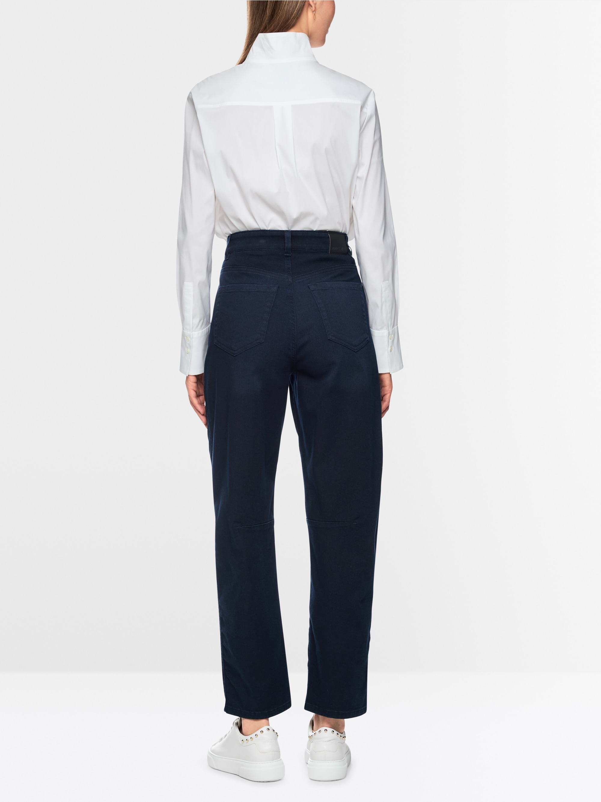 RUMA relaxed-fit jeans with O-shape