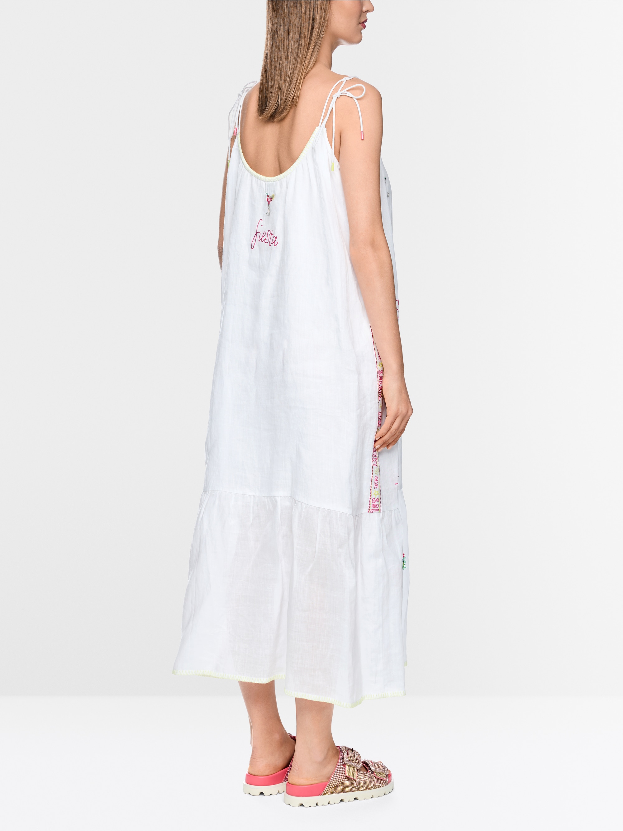 Sleeveless midi dress with embroidery