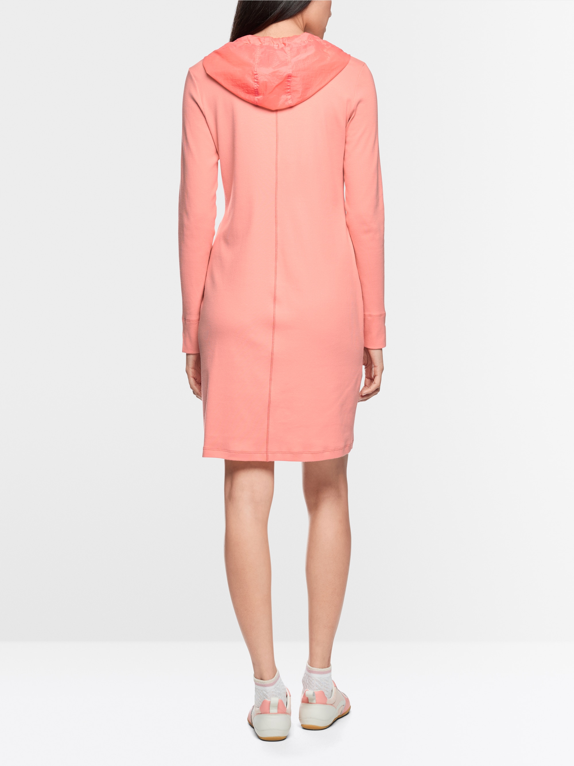 Sporty dress with hood