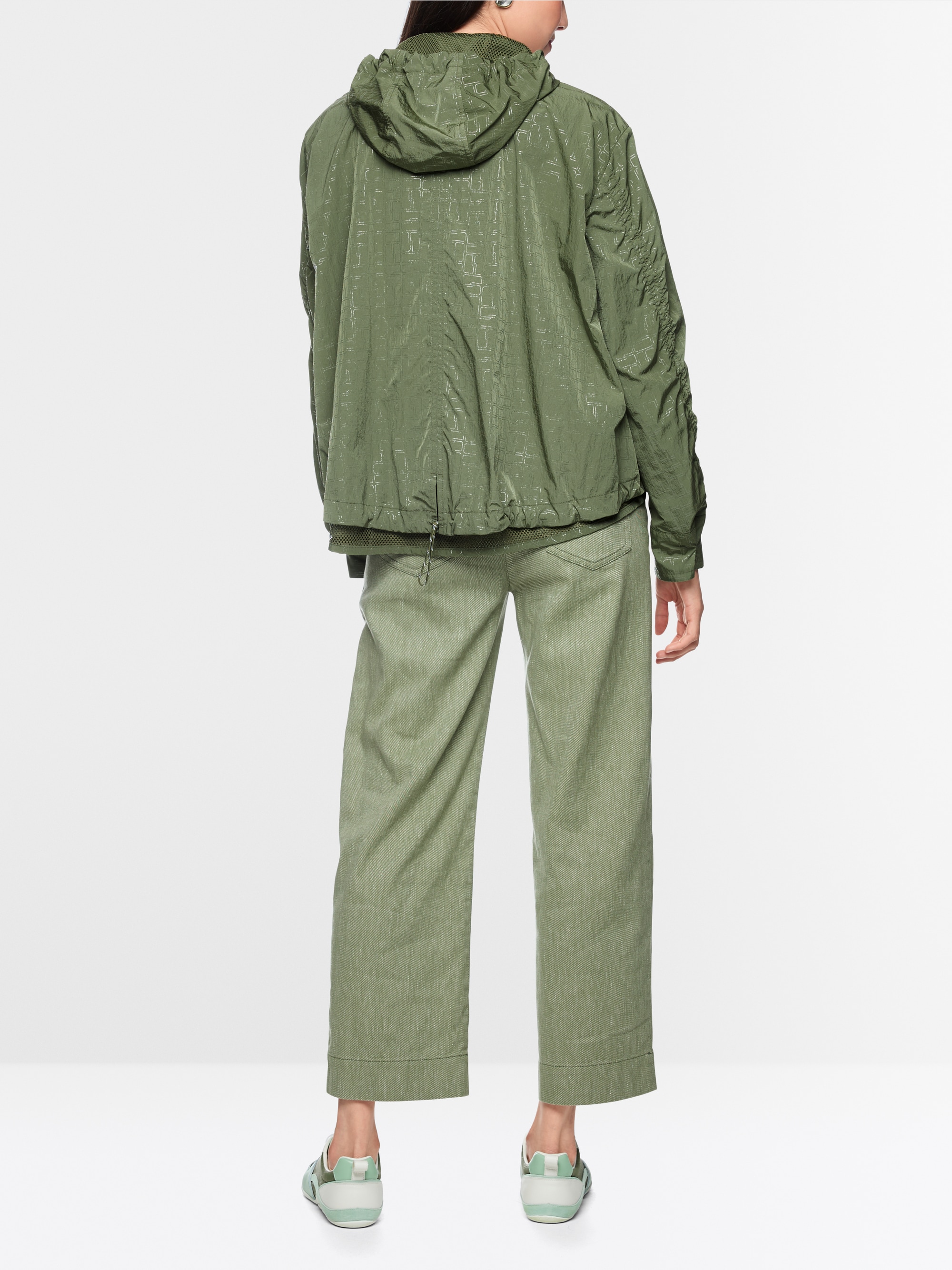 Lightweight outdoor jacket