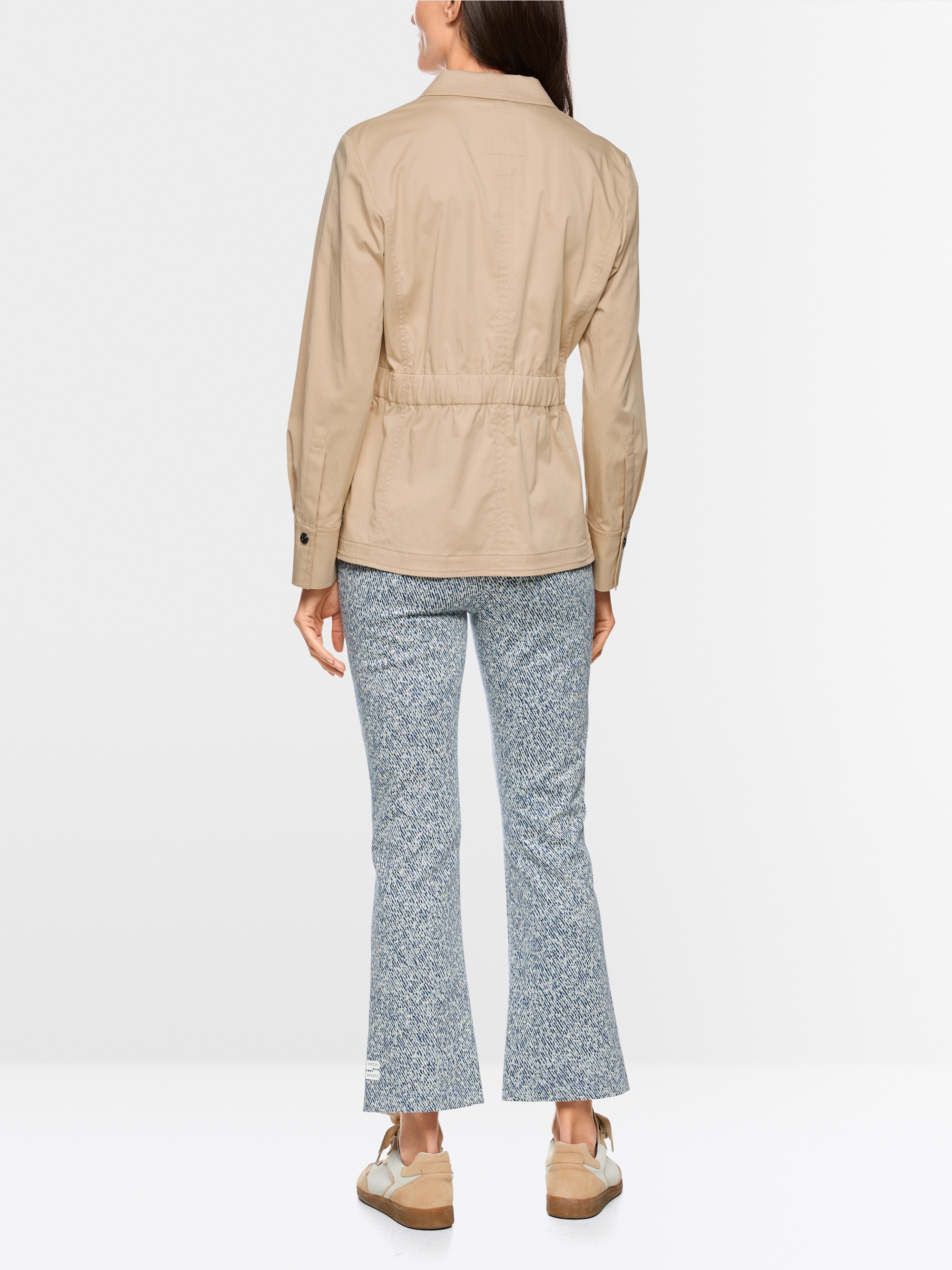 Lightweight blazer with elastic waist