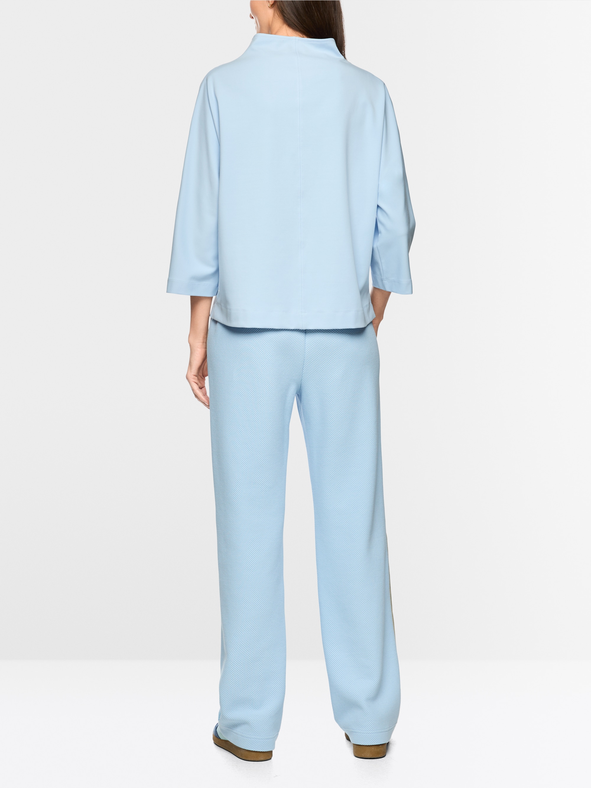 Sweatshirt with stand-up collar