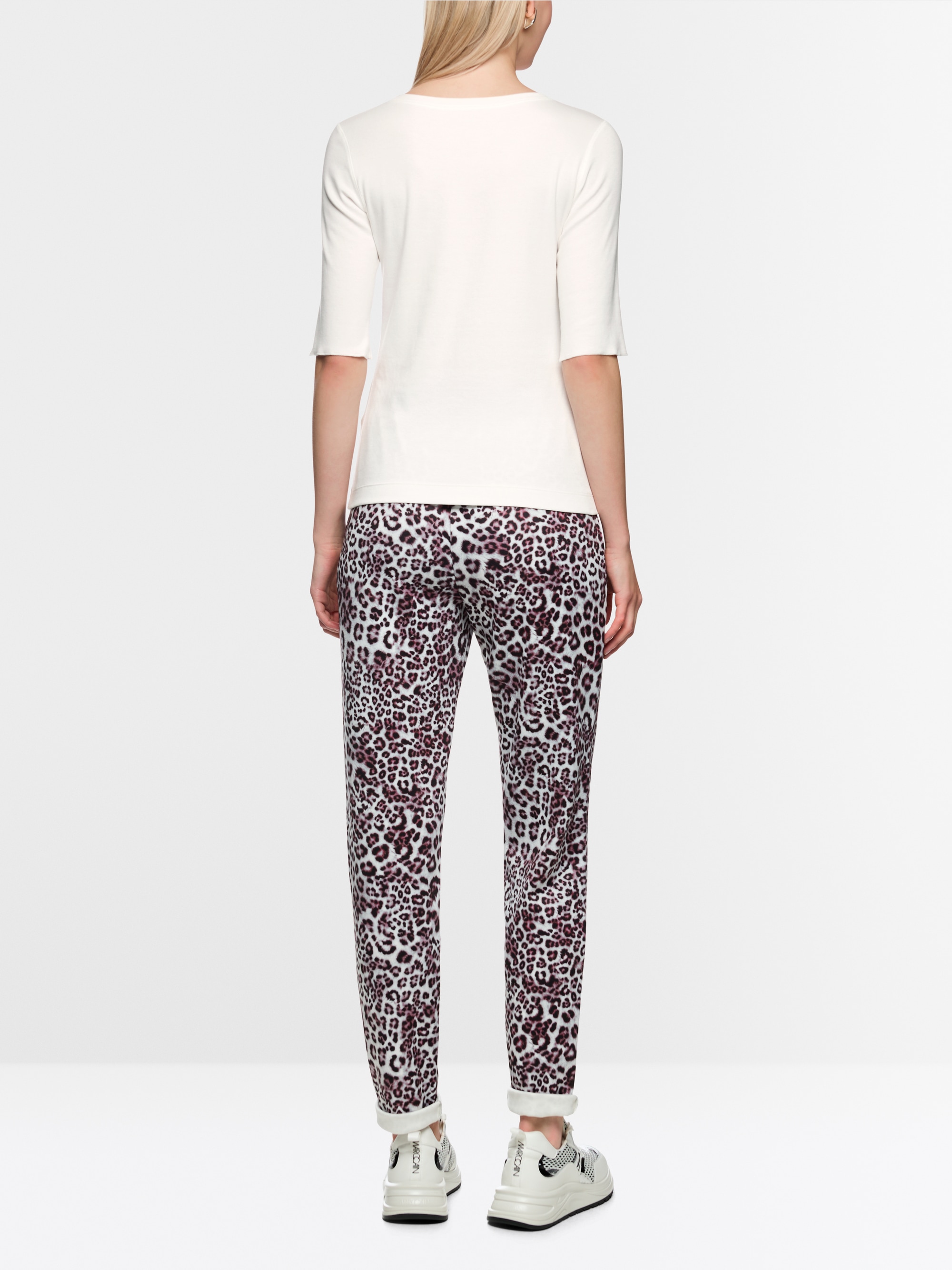 T-shirt with half-length sleeves