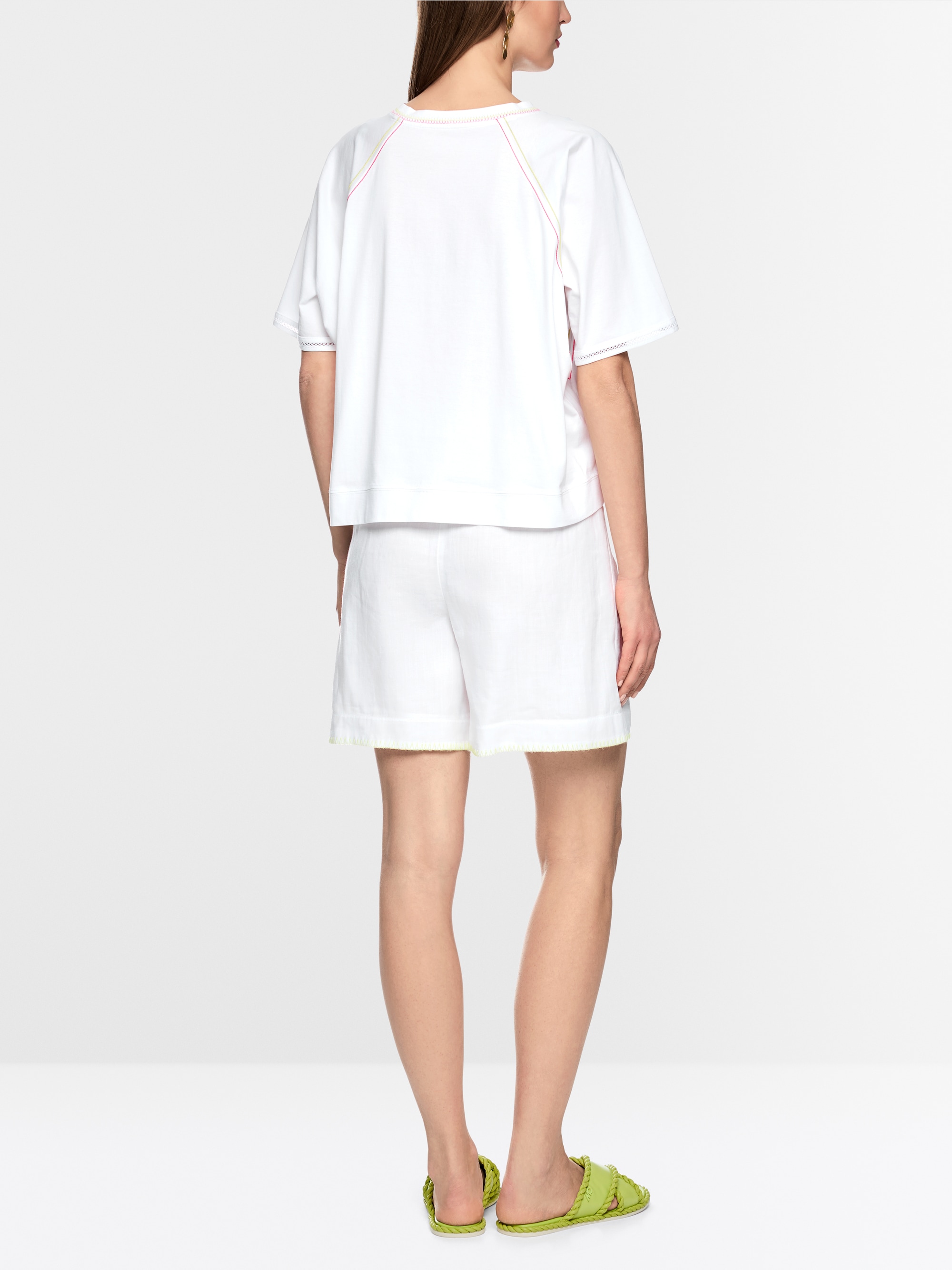 Casual T-shirt with raglan sleeves