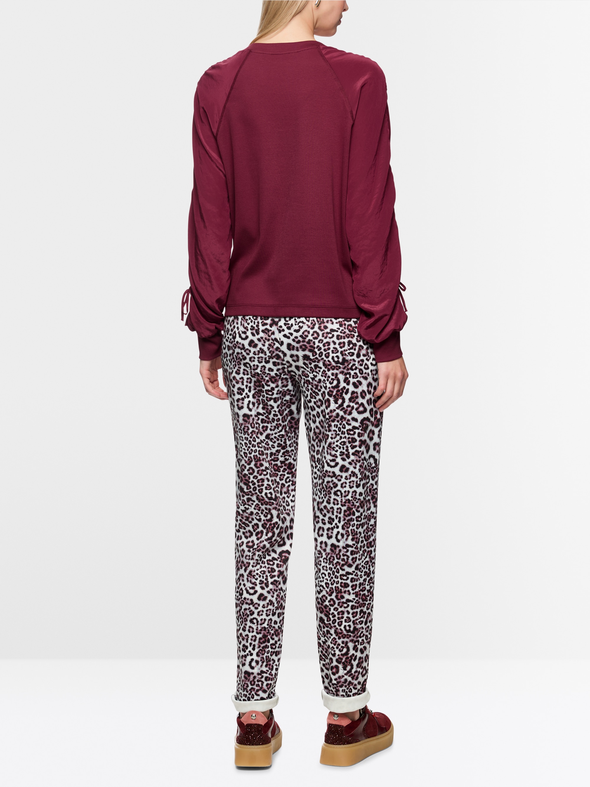 Blouse shirt with gathering