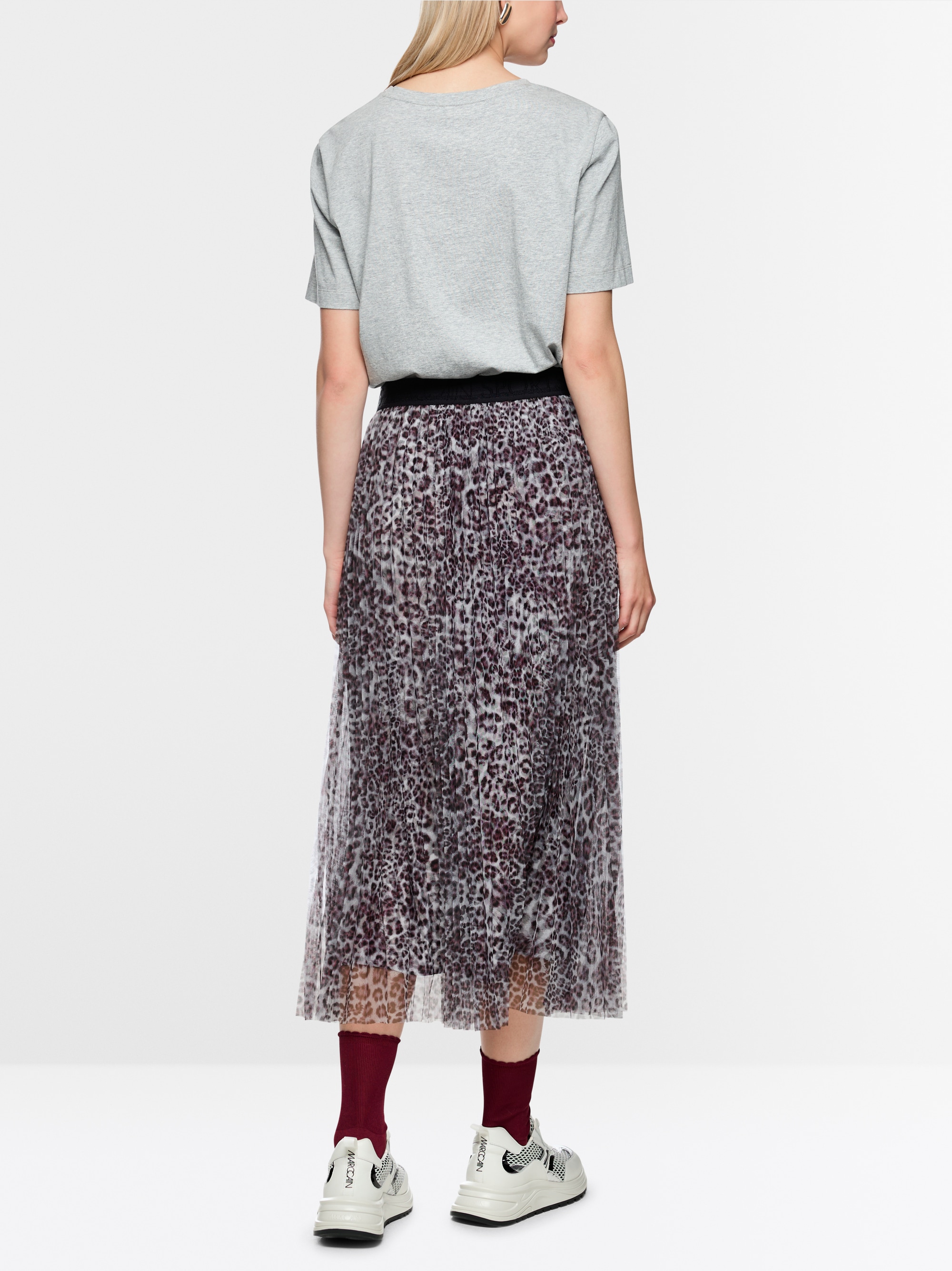 Pleated skirt with leopard print