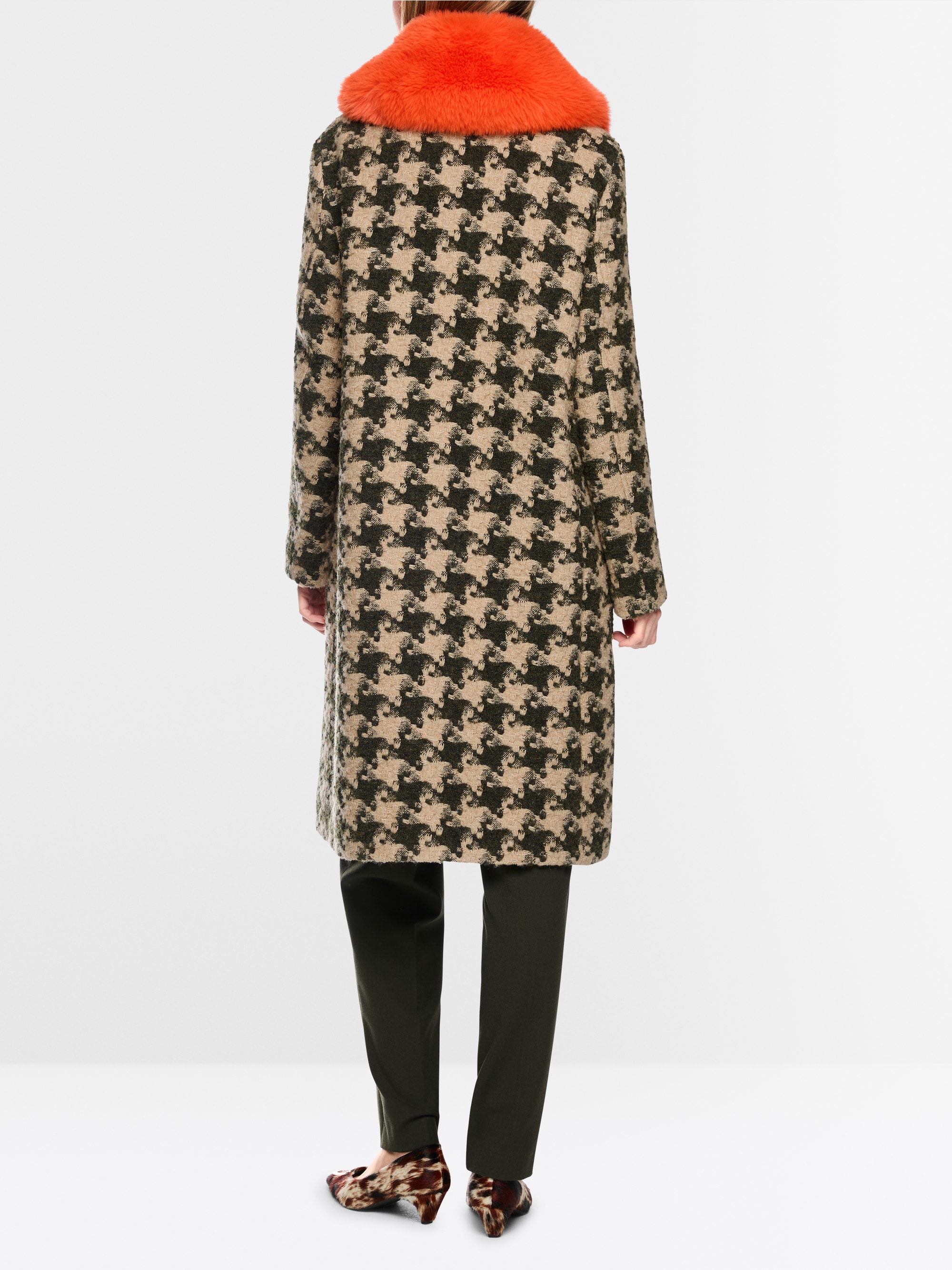 Houndstooth coat with faux fur collar
