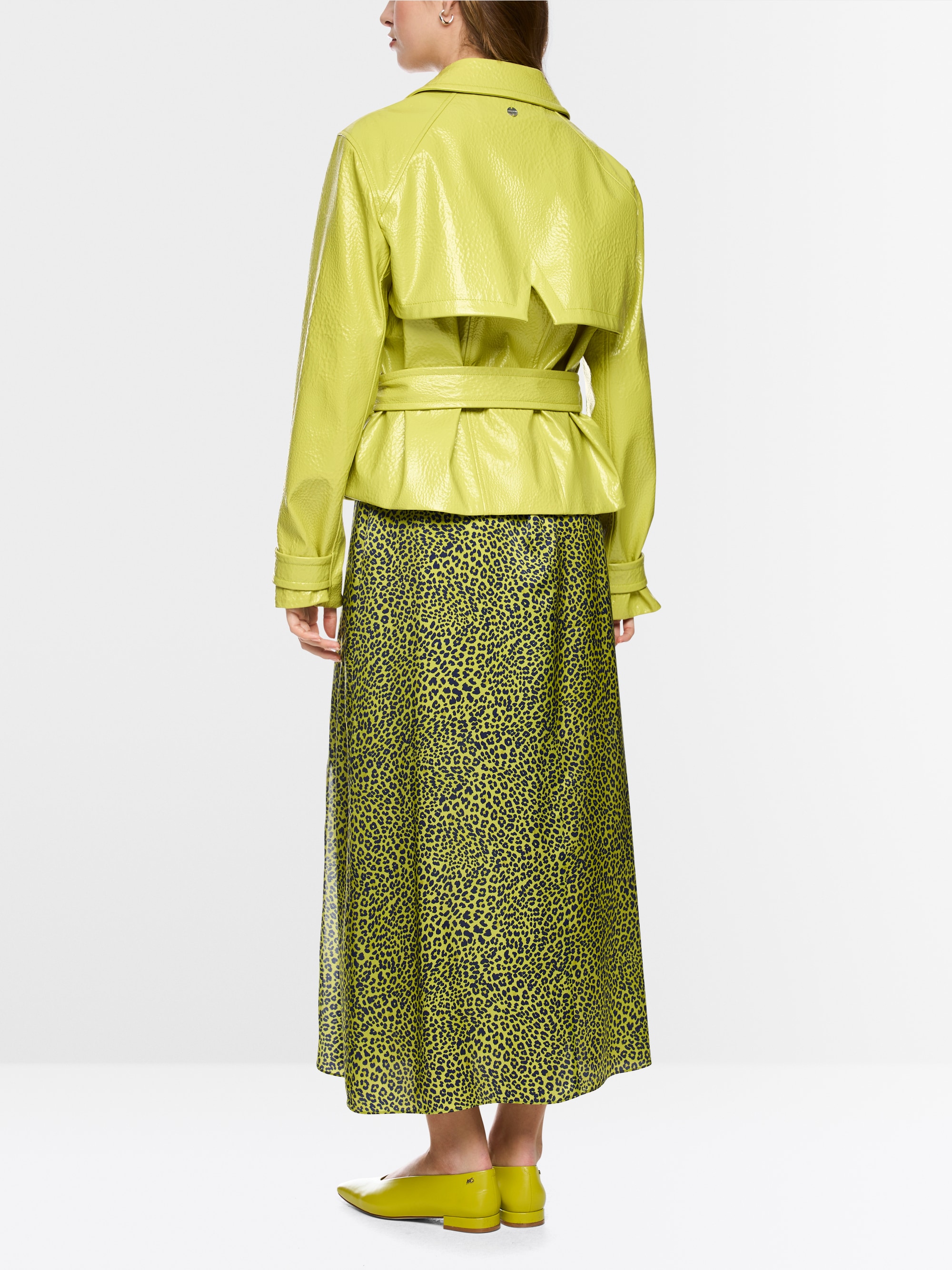 Short trench jacket with patent finish