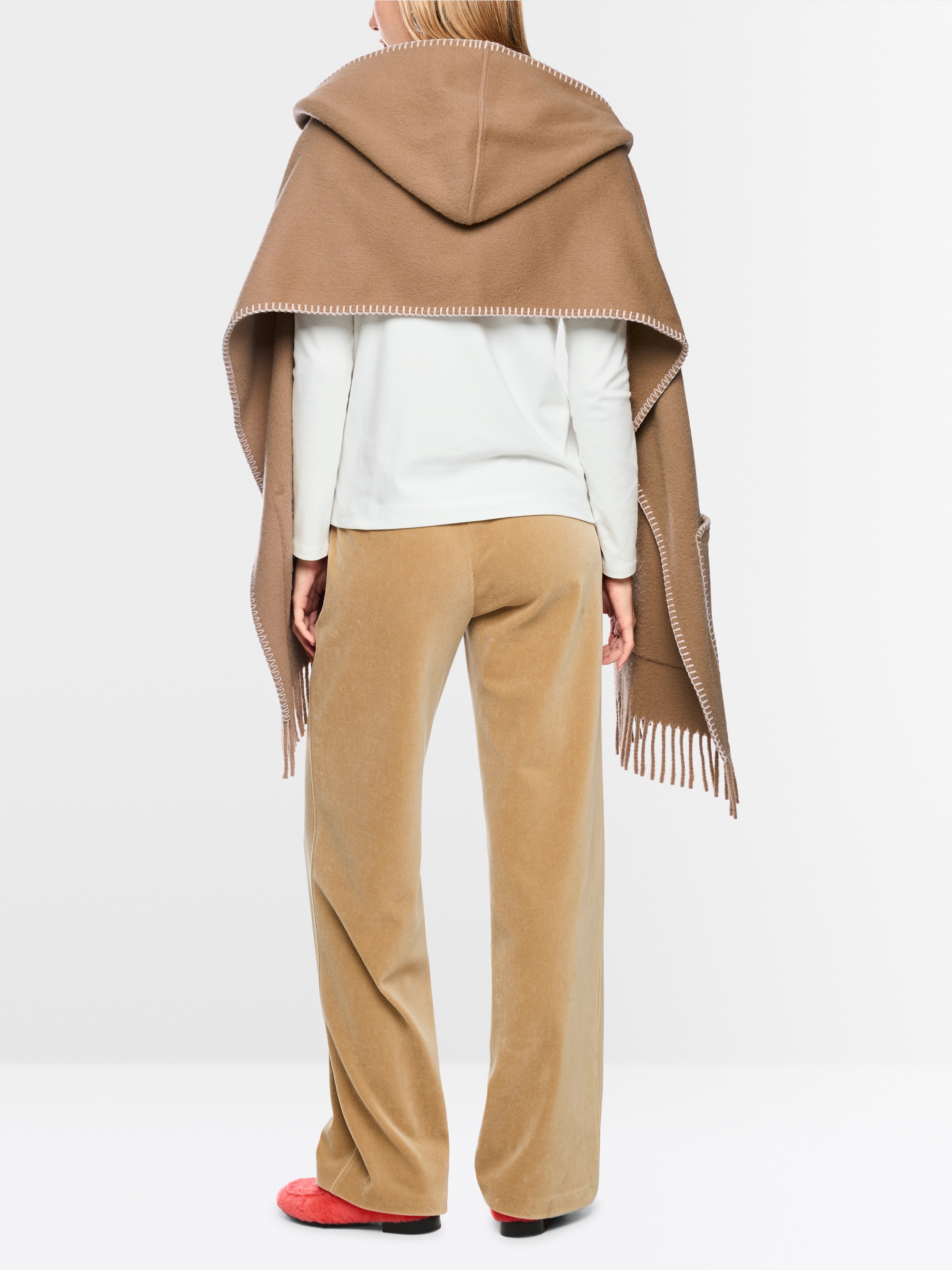 Short wool-blend cape with fringing