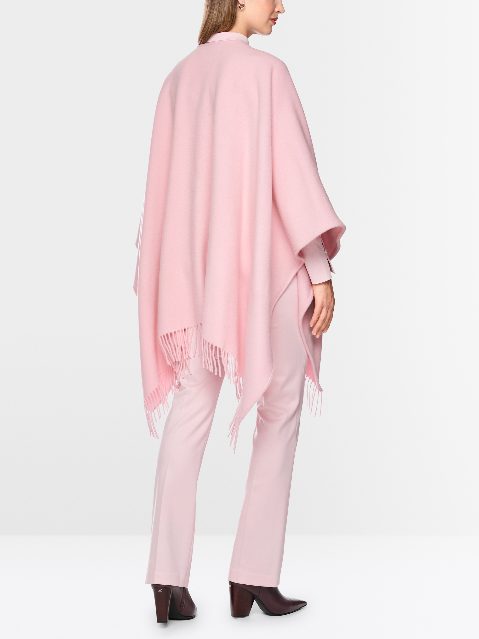 Cape with faux fur pockets