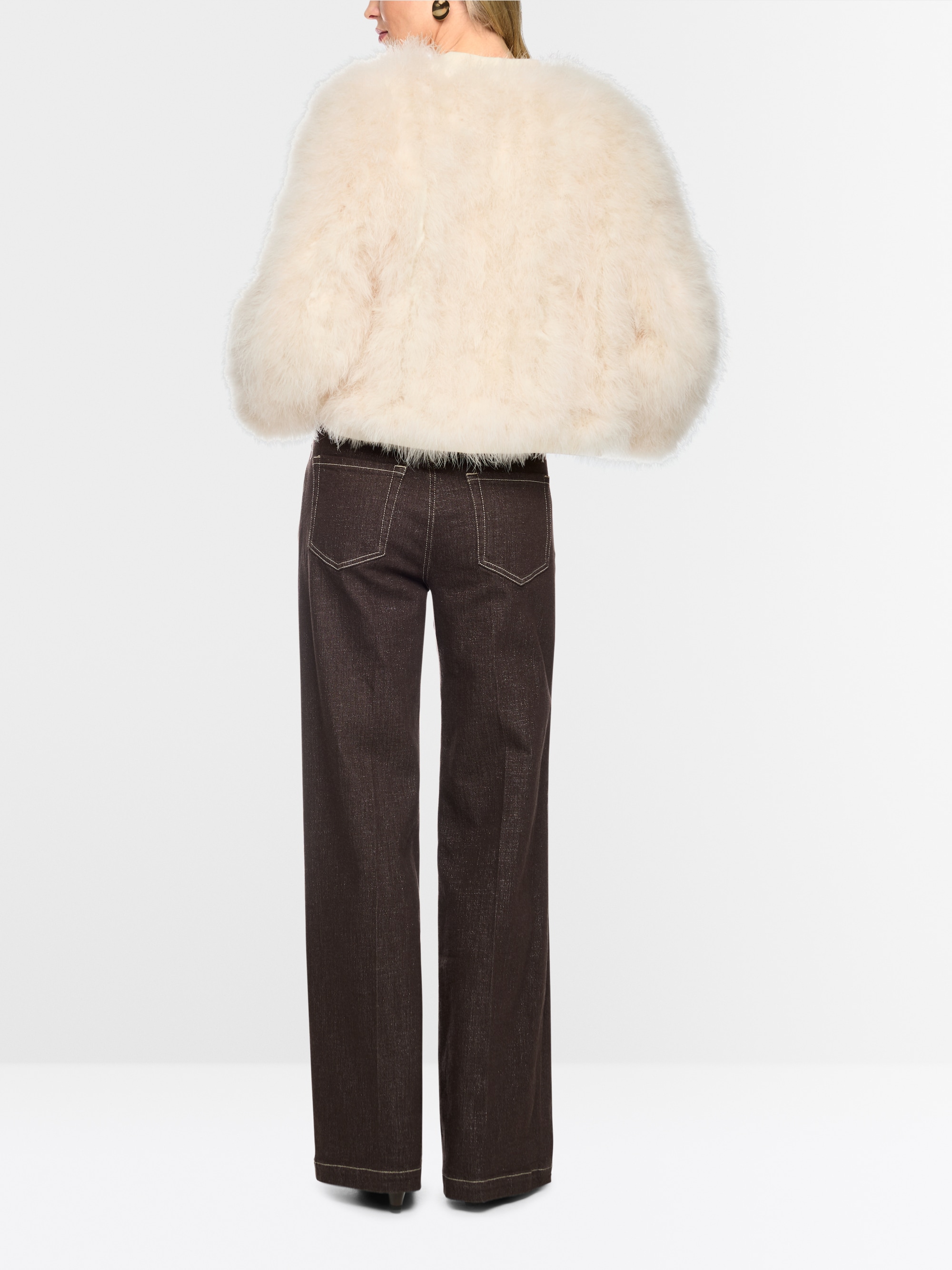 Short jacket with feathers