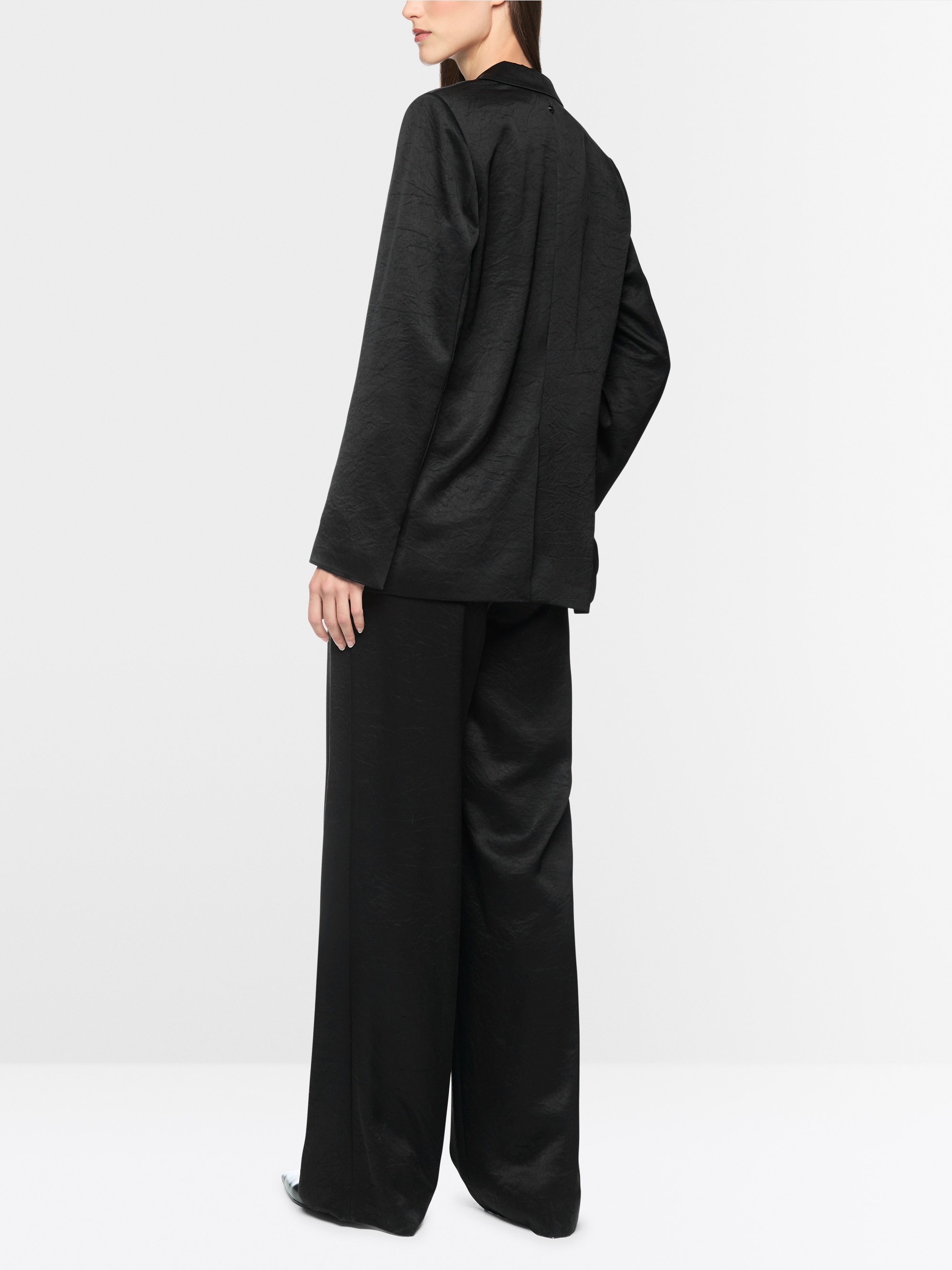 Blazer en satin avec bouton argenté