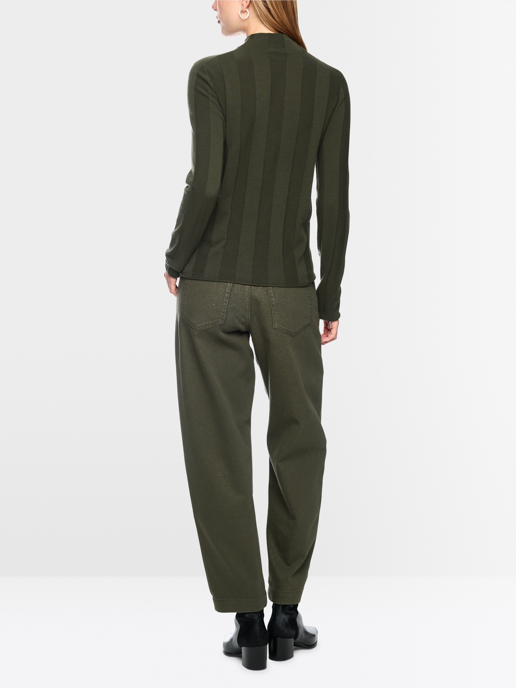 Slim-fit jumper with stand-up collar