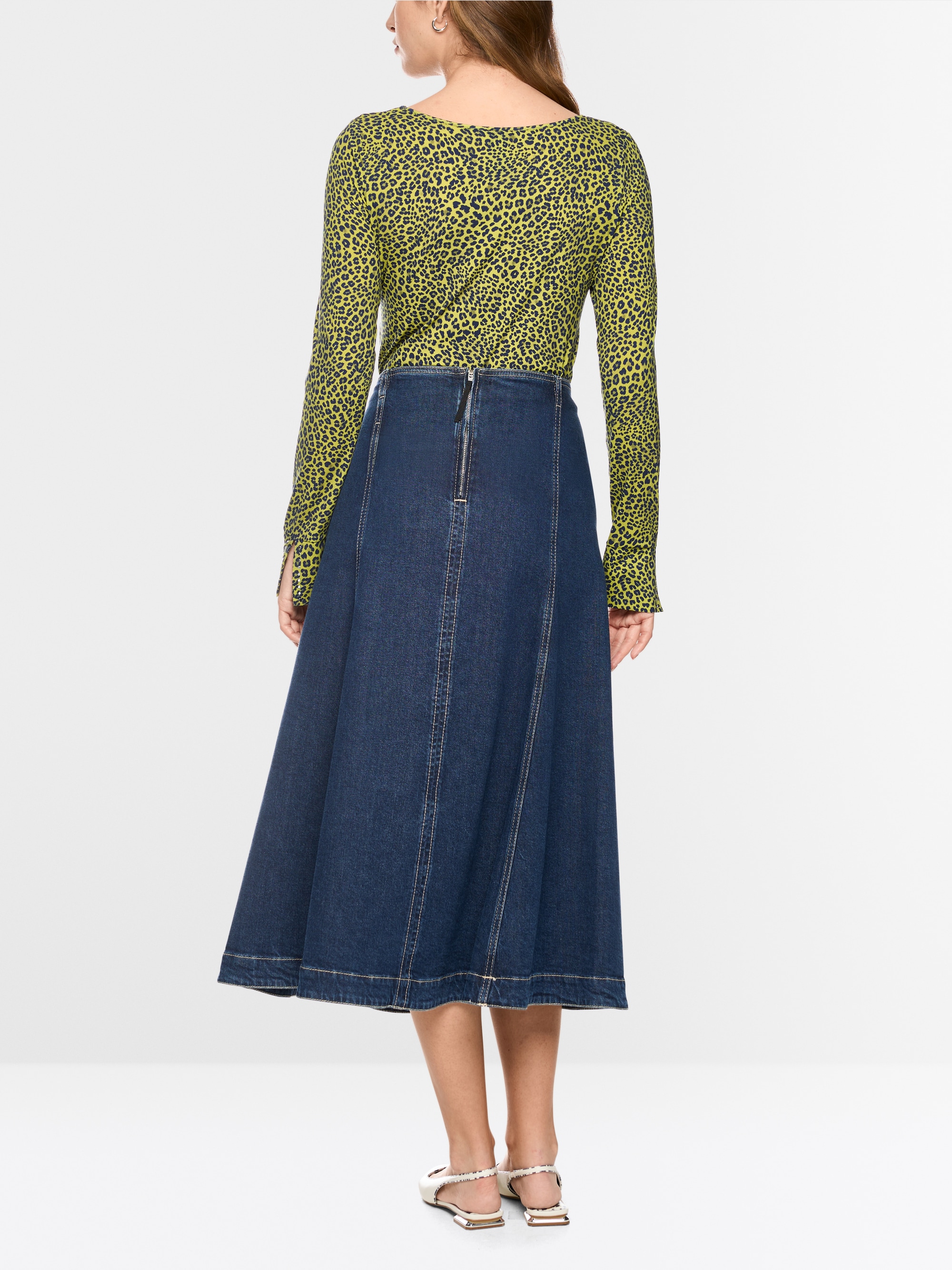 Long-sleeved shirt with leopard print