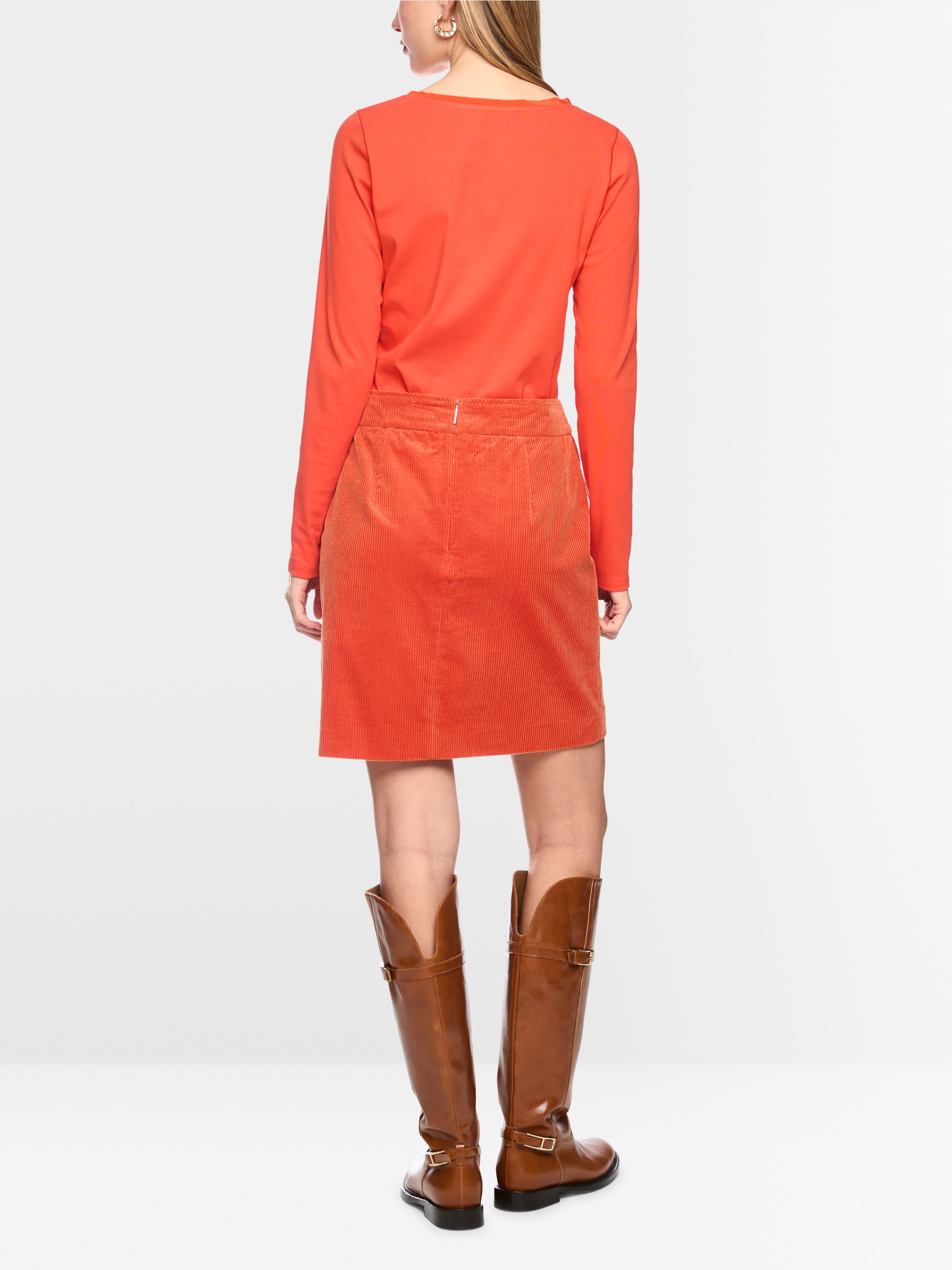 Shirt with silk neck trim
