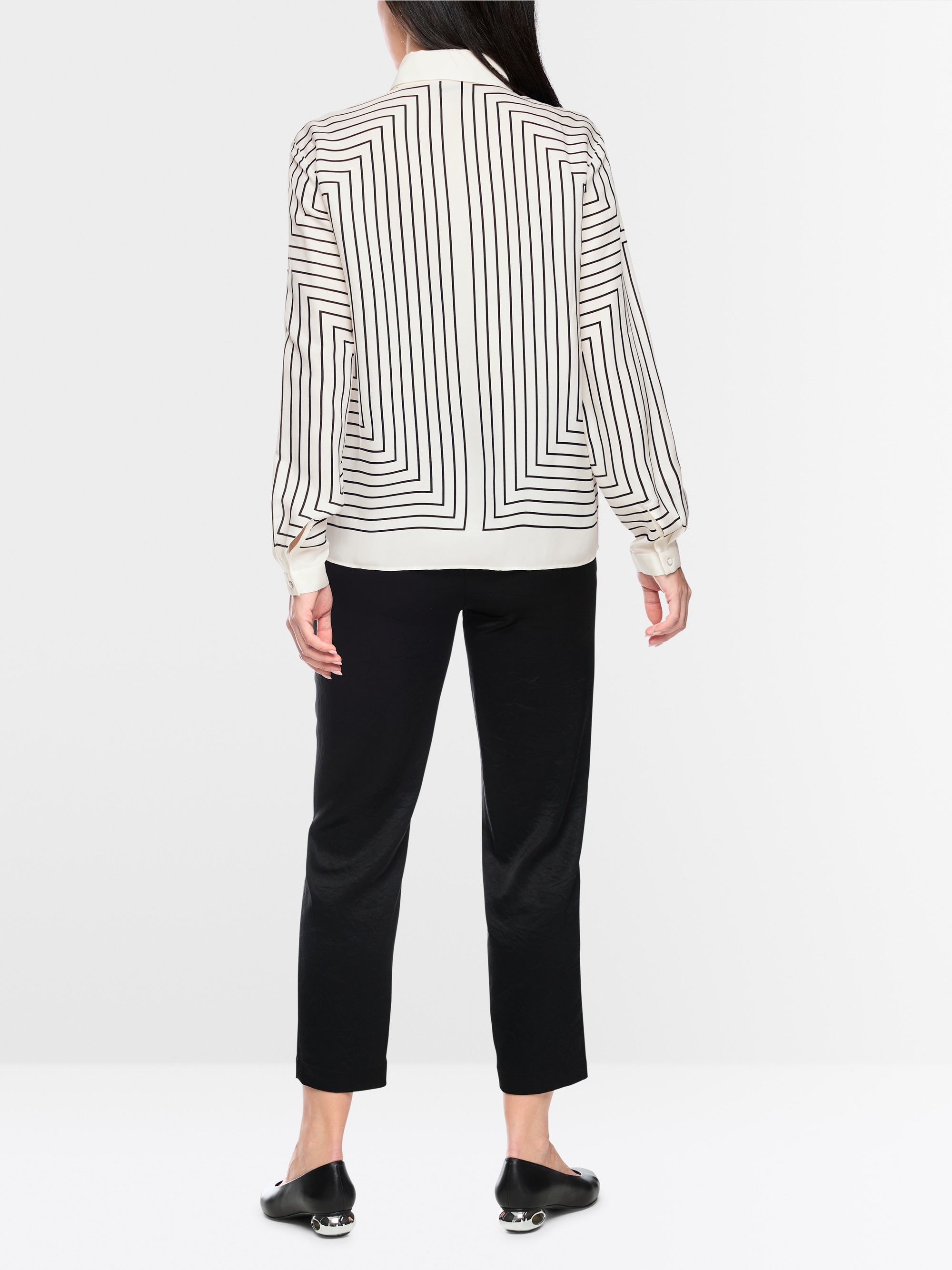 Geometric blouse in a silk blend