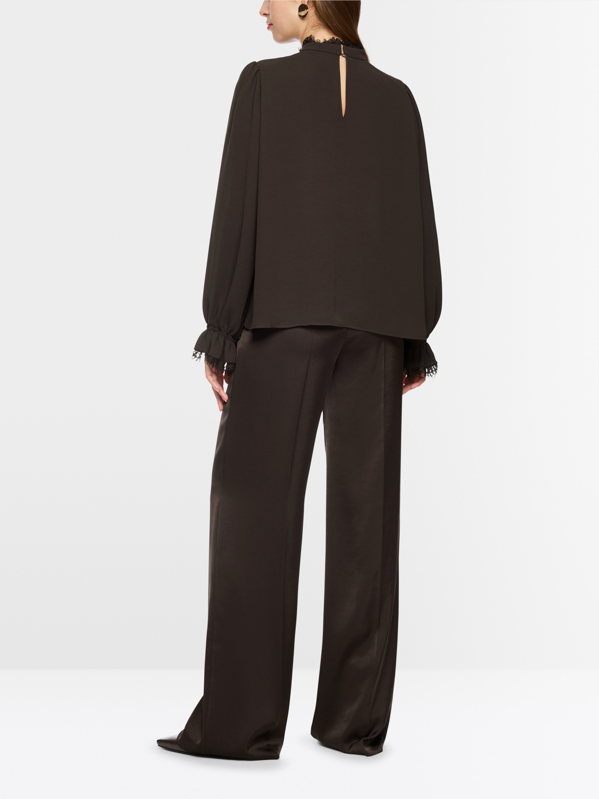 Flowing blouse with lace