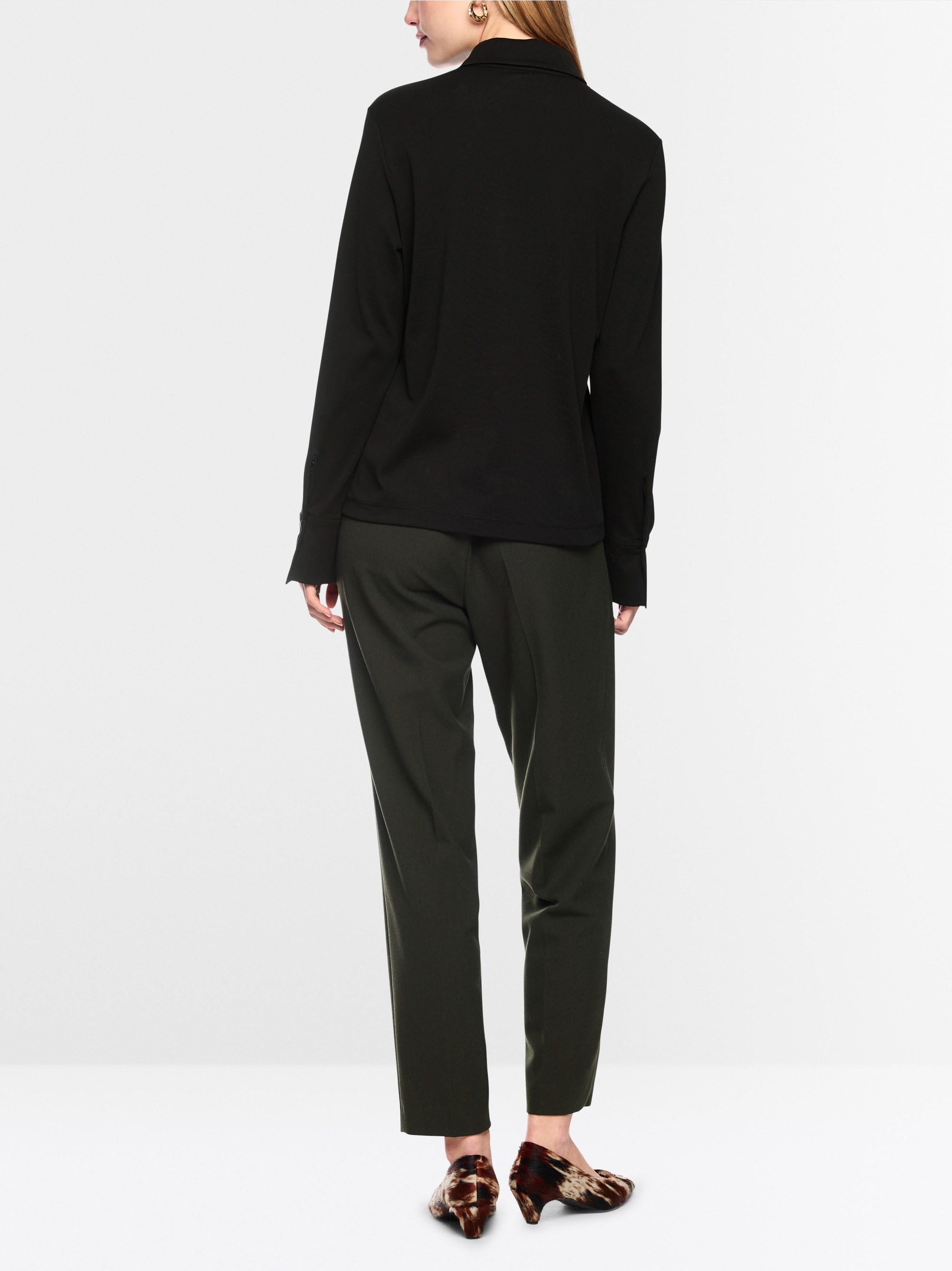 Blouse with glitter buttoning