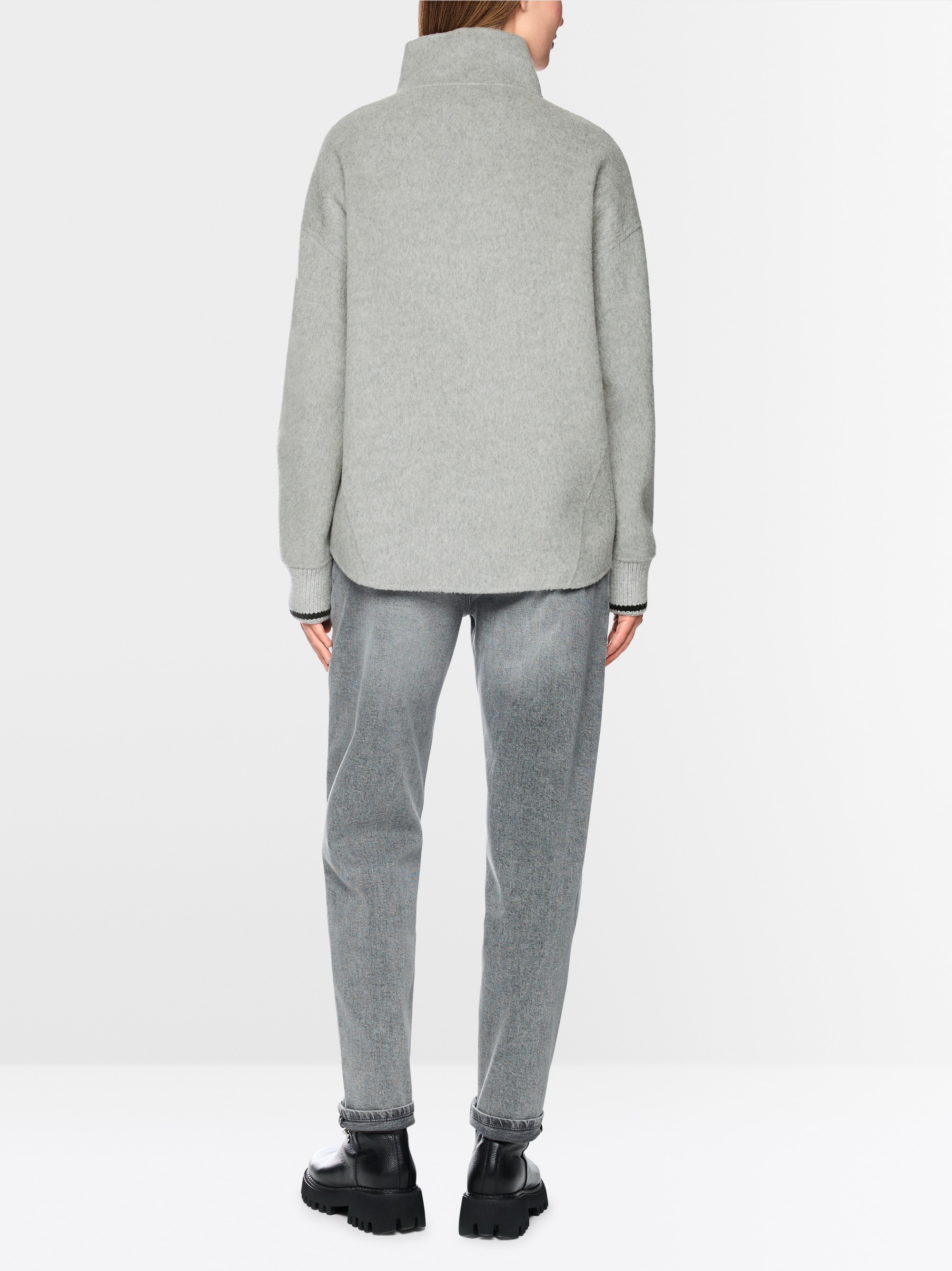 Sporty jacket with stand-up collar