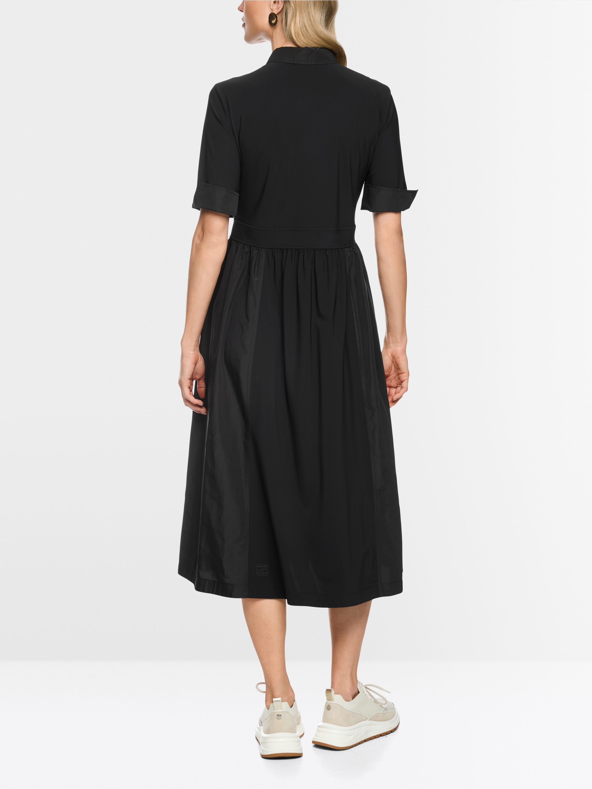 Robe mi-longue en tissu extensible