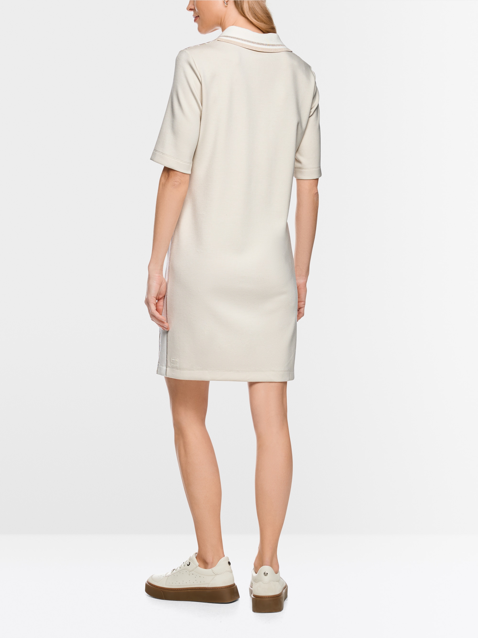 Robe courte tricotée en Allemagne